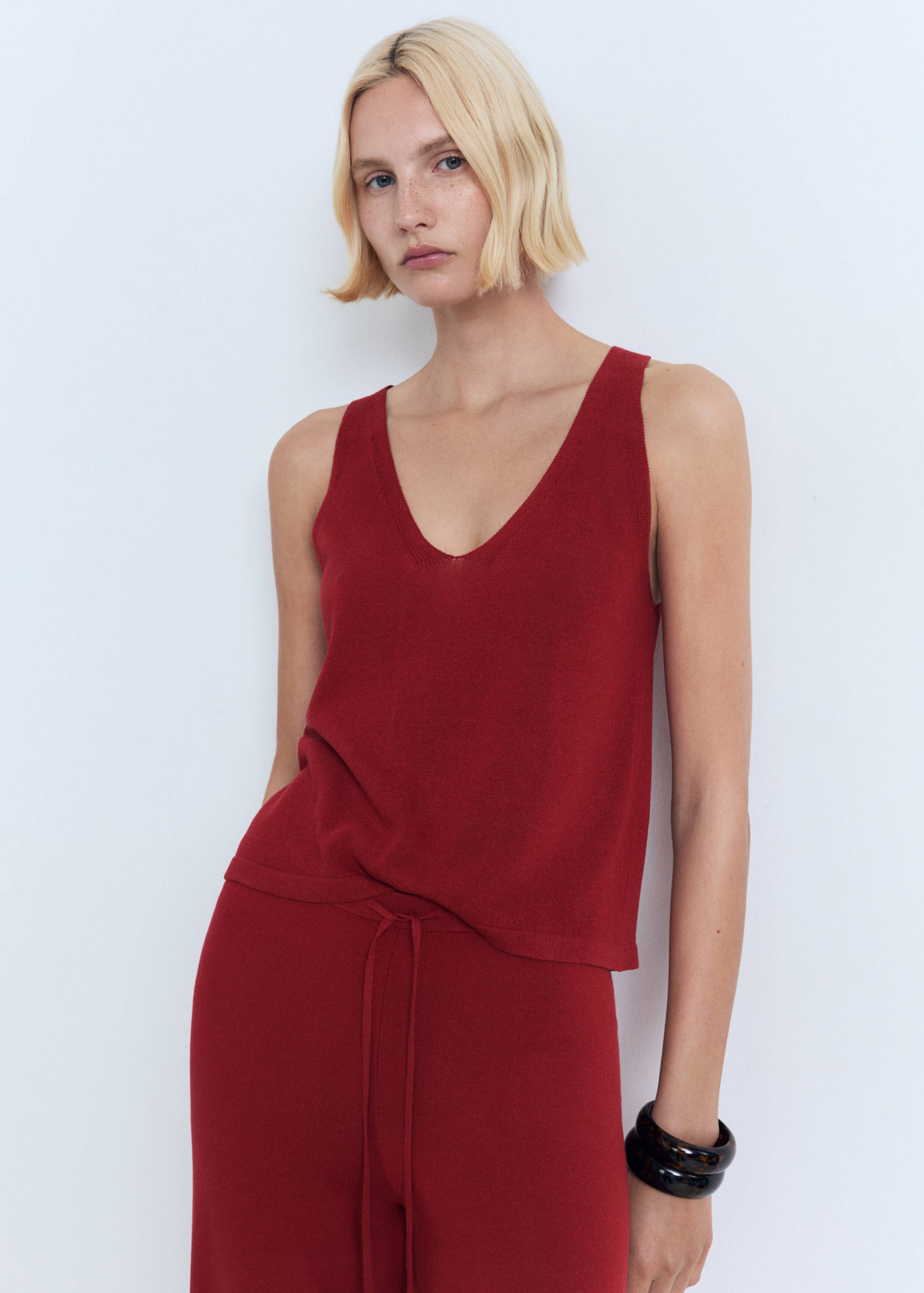 V-neck knit top - Medium plane