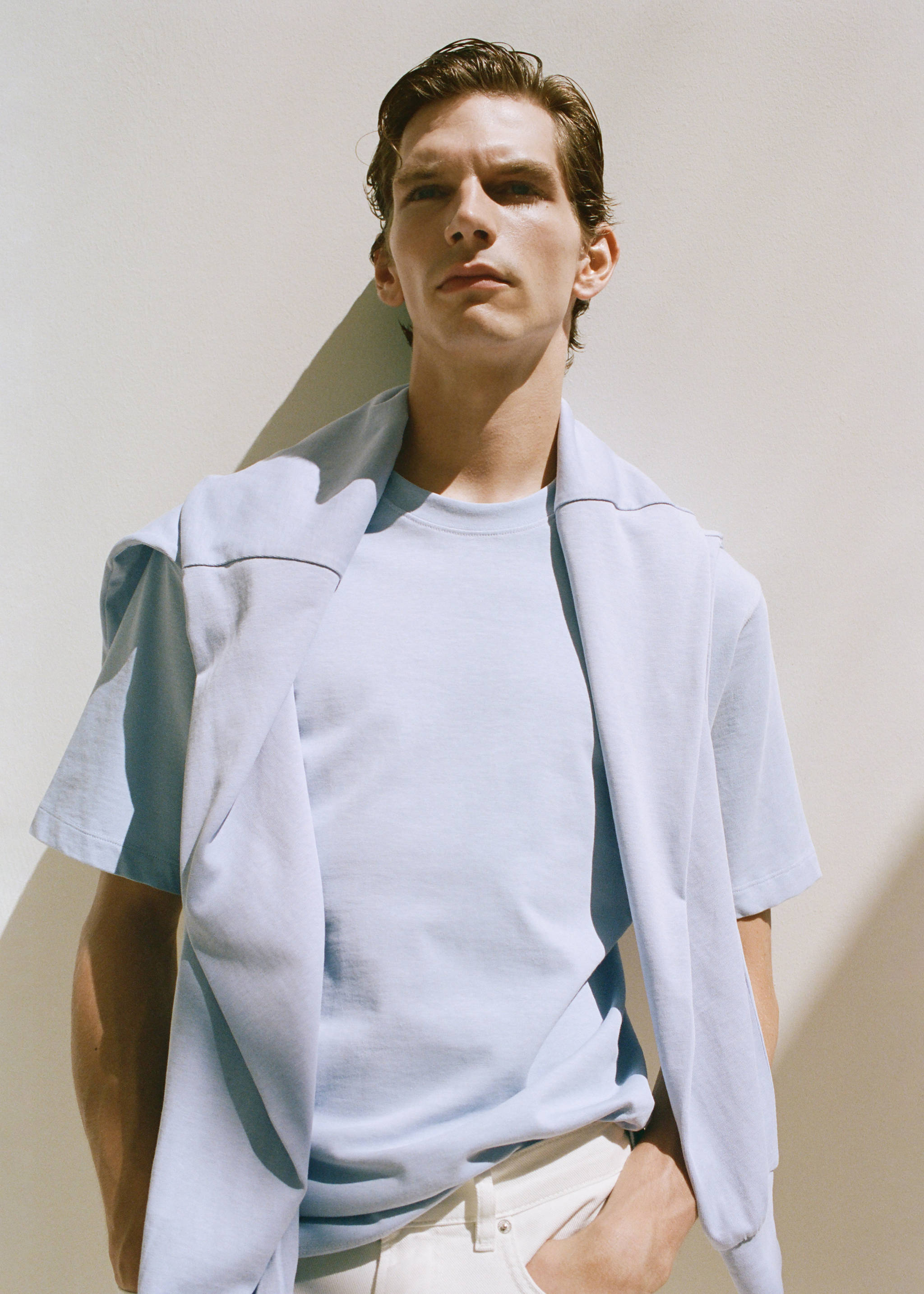 Relaxed Fit-T-Shirt aus 100 % Baumwolle - Detail des Artikels 3, Himmelblau. Ref: 17011240-00.