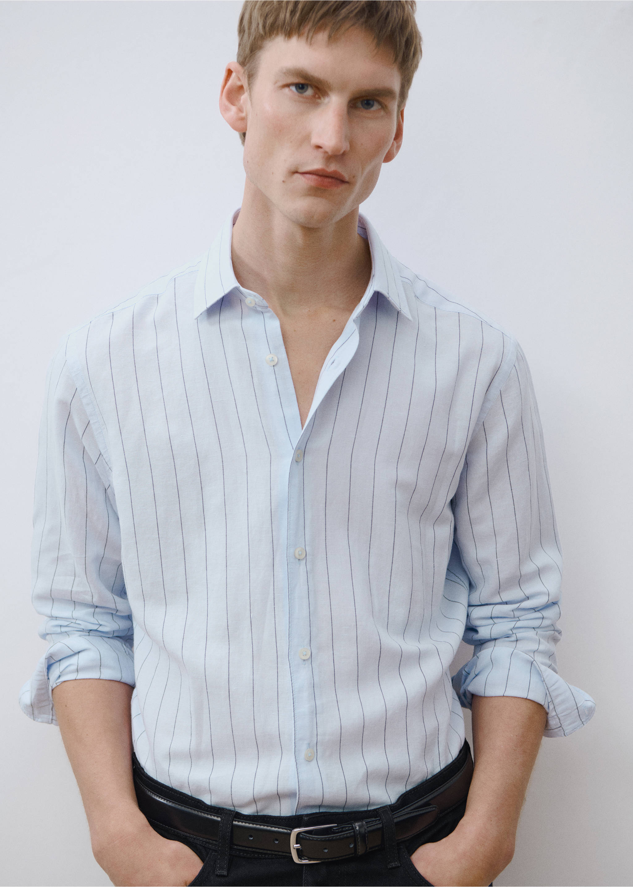 Linen pinstripe shirt - Details of the article 9, Sky Blue. Ref: 17011251-00.