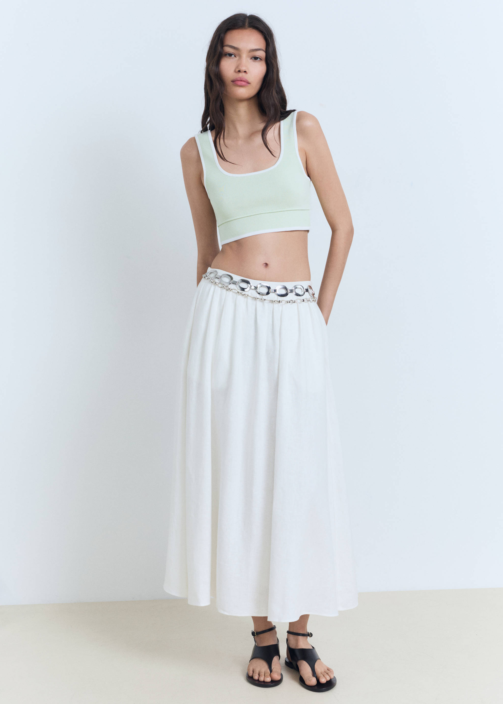 Knitted top with contrasting trim - General plane