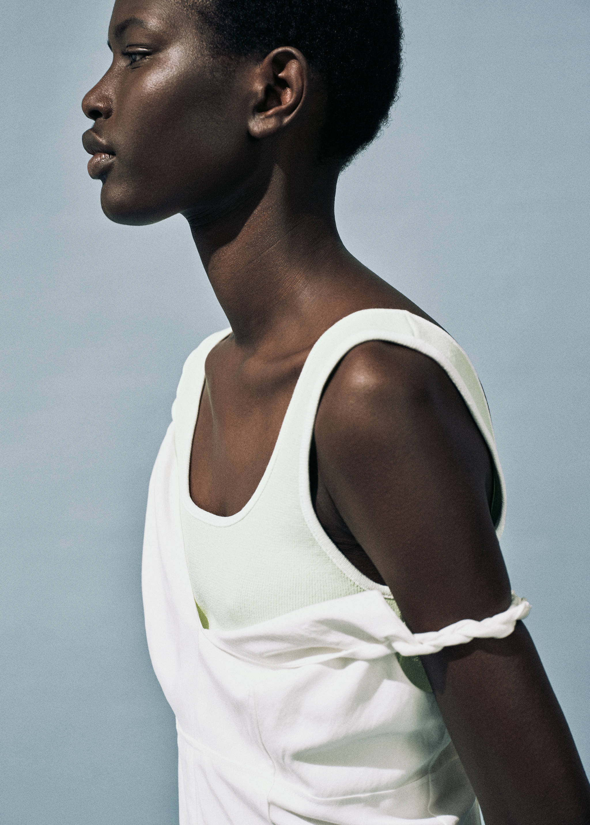 Knitted top with contrasting trim - Details of the article 3