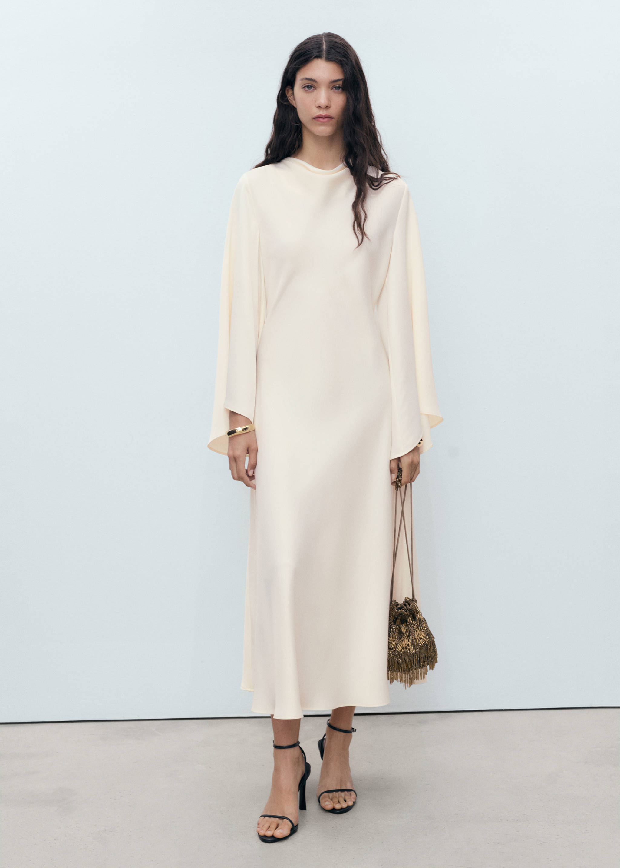 Long satin dress - General plane