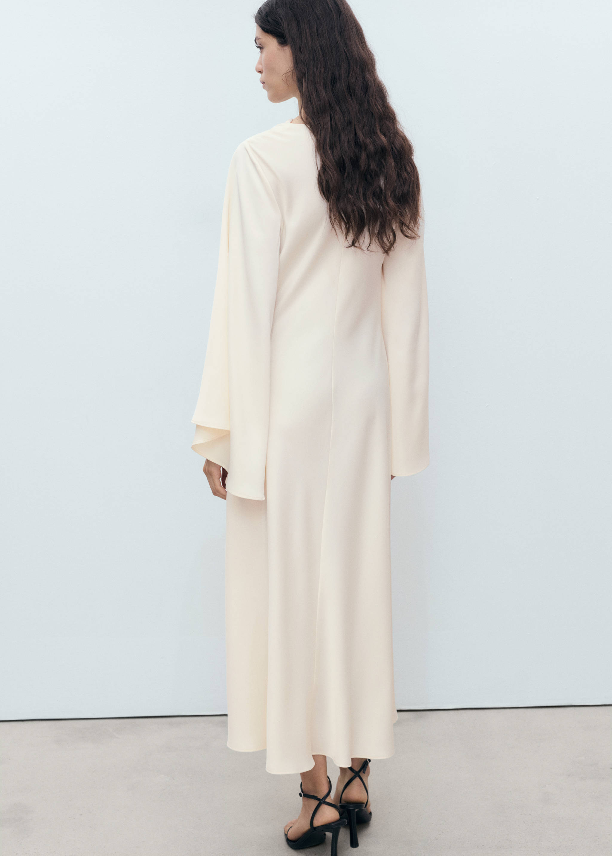 Long satin dress - Reverse of the article