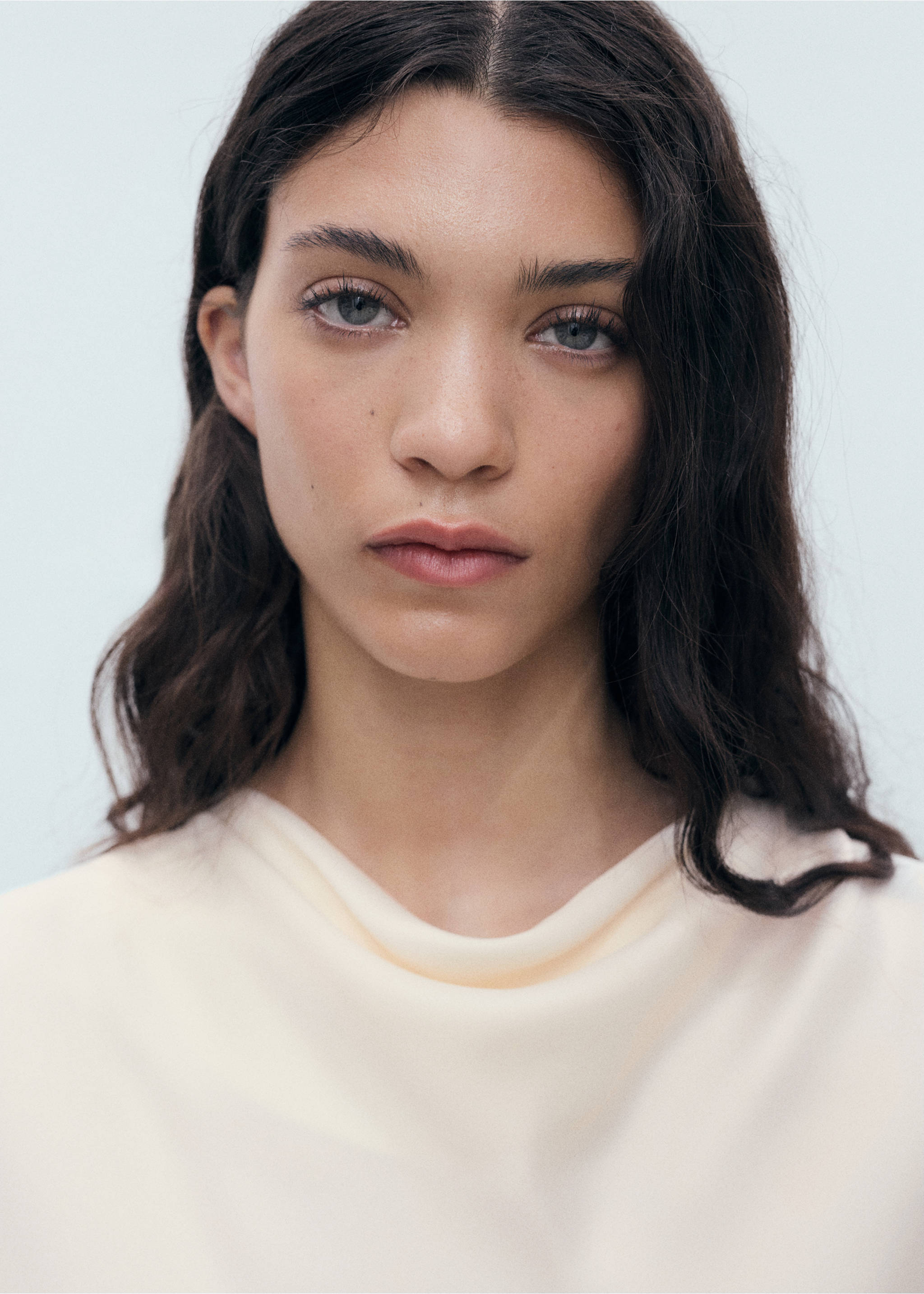 Long satin dress - Details of the article 1, Off White. Ref: 17011269-00.