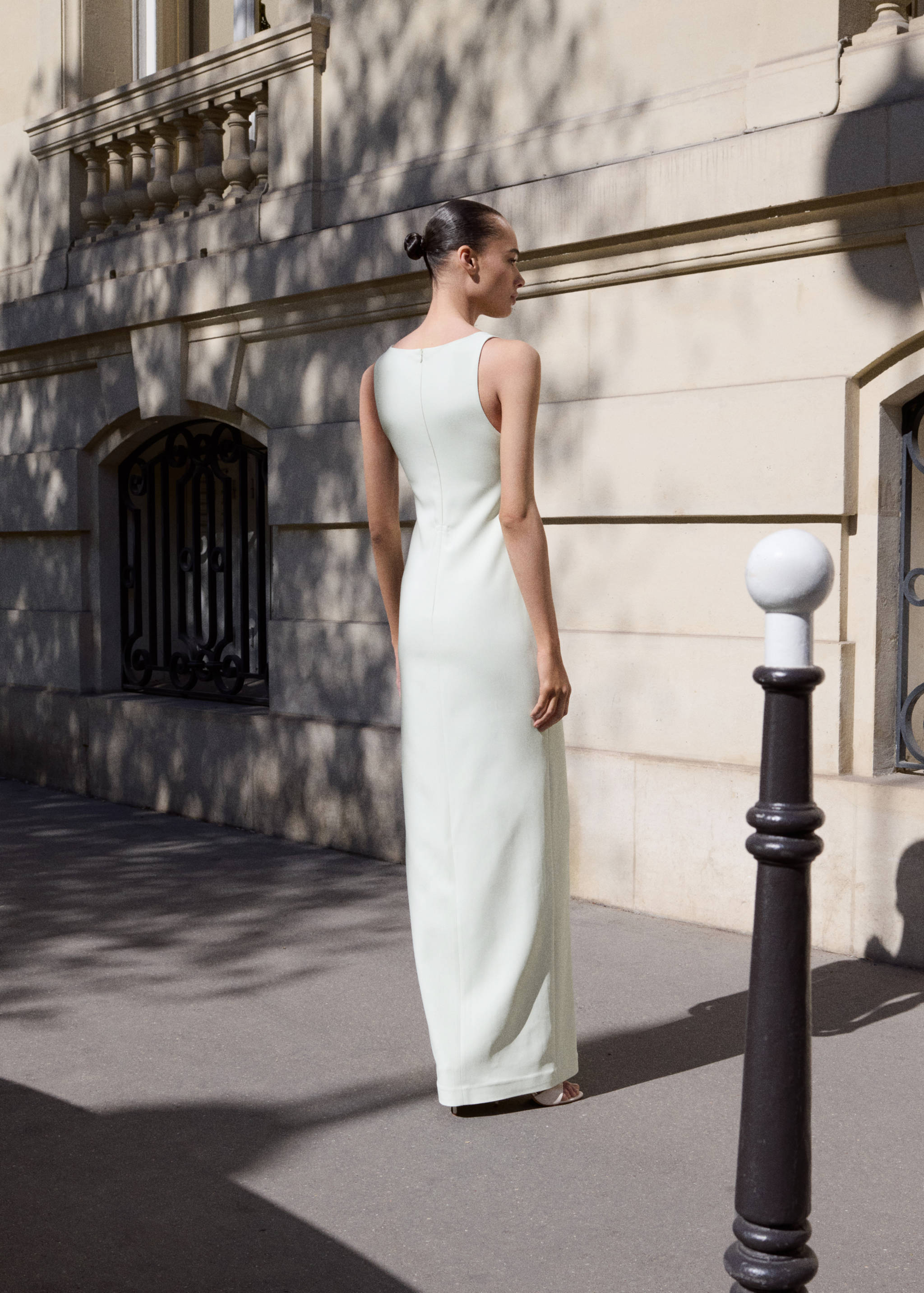 Robe à fleurs détail ouverture - Verso de l’article