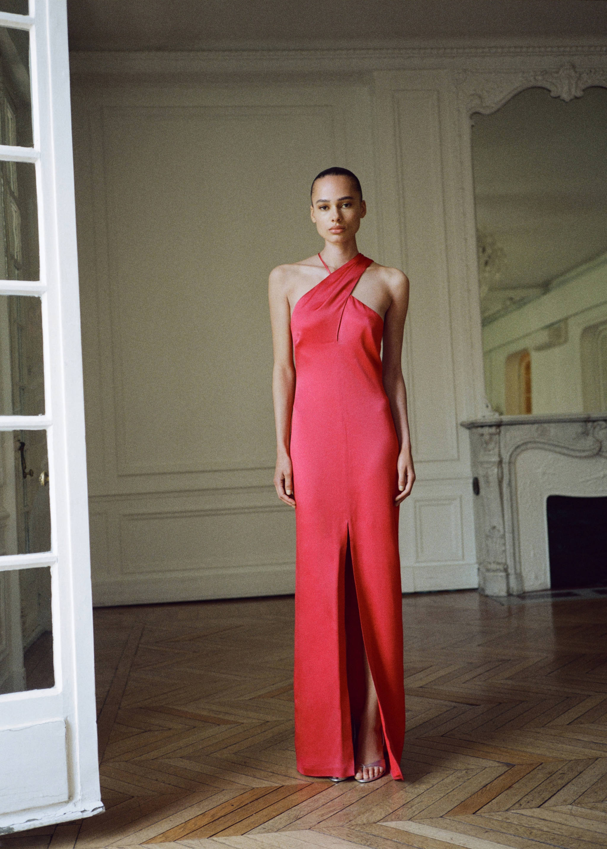 Cross-neckline slit dress - General plane