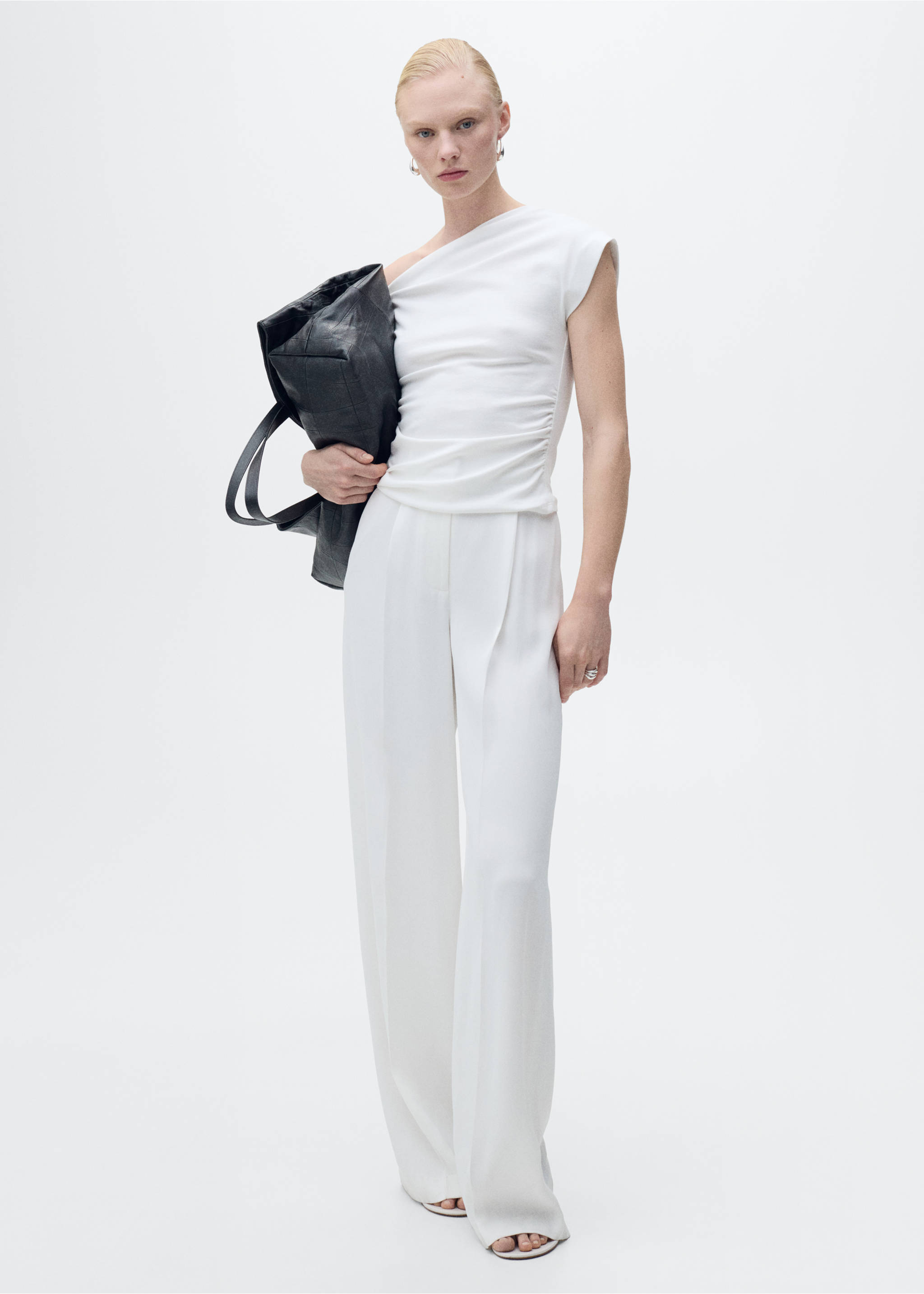 Cotton top with asymmetrical neckline - General plane, White. Ref: 17011291-00.