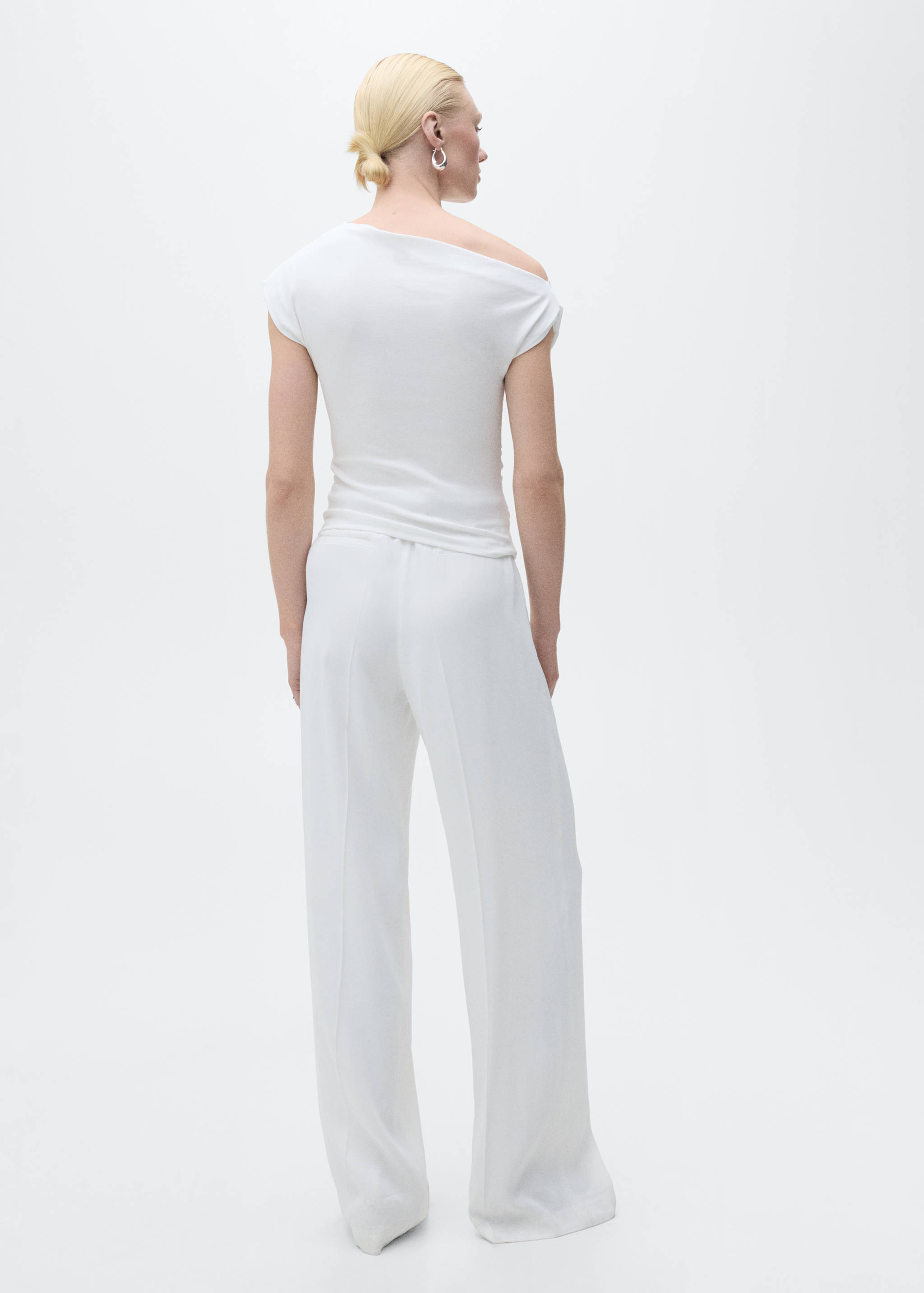 Cotton top with asymmetrical neckline - Reverse of the article