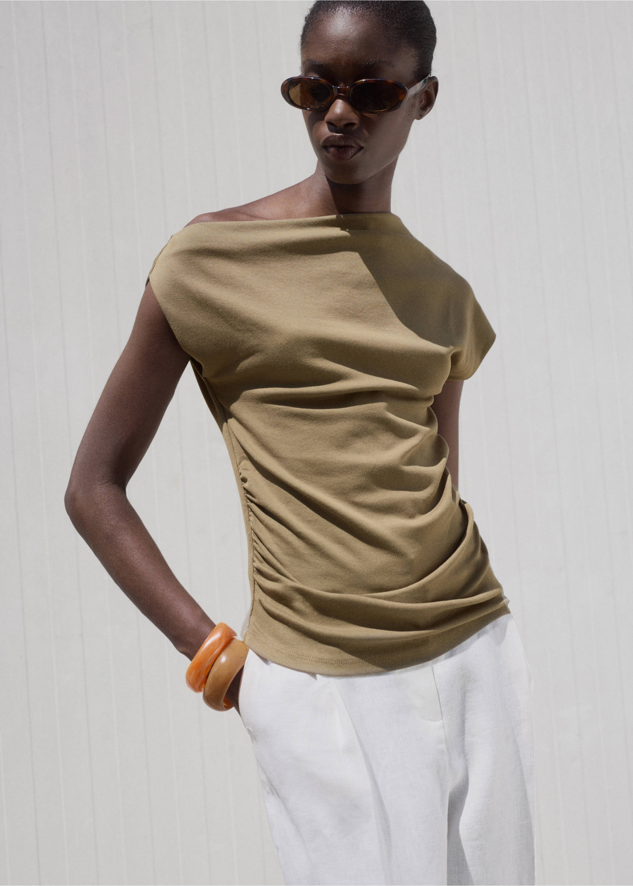 Cotton top with asymmetrical neckline - Medium plane, Khaki. Ref: 17011291-00.