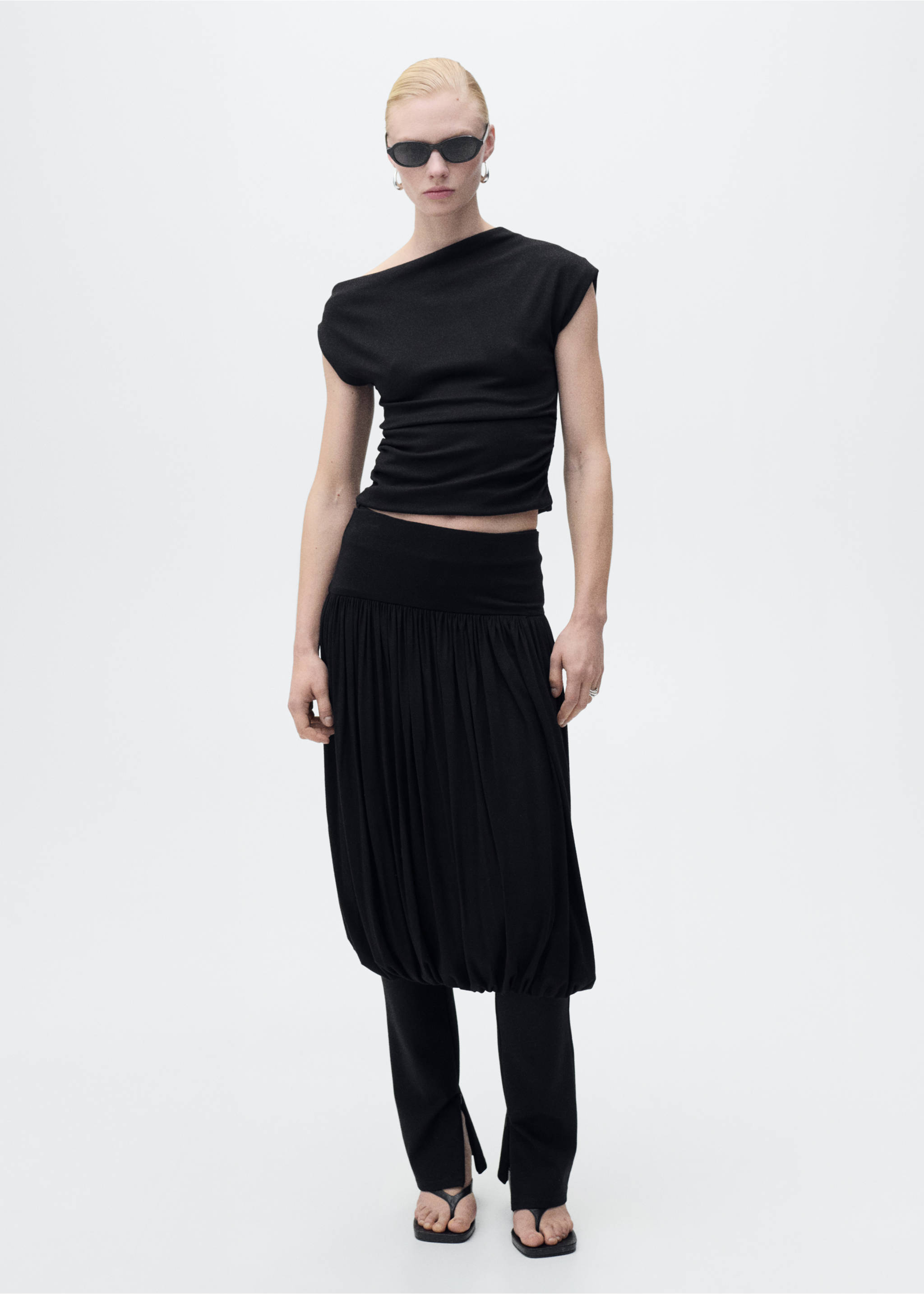Cotton top with asymmetrical neckline - General plane, Black. Ref: 17011291-00.