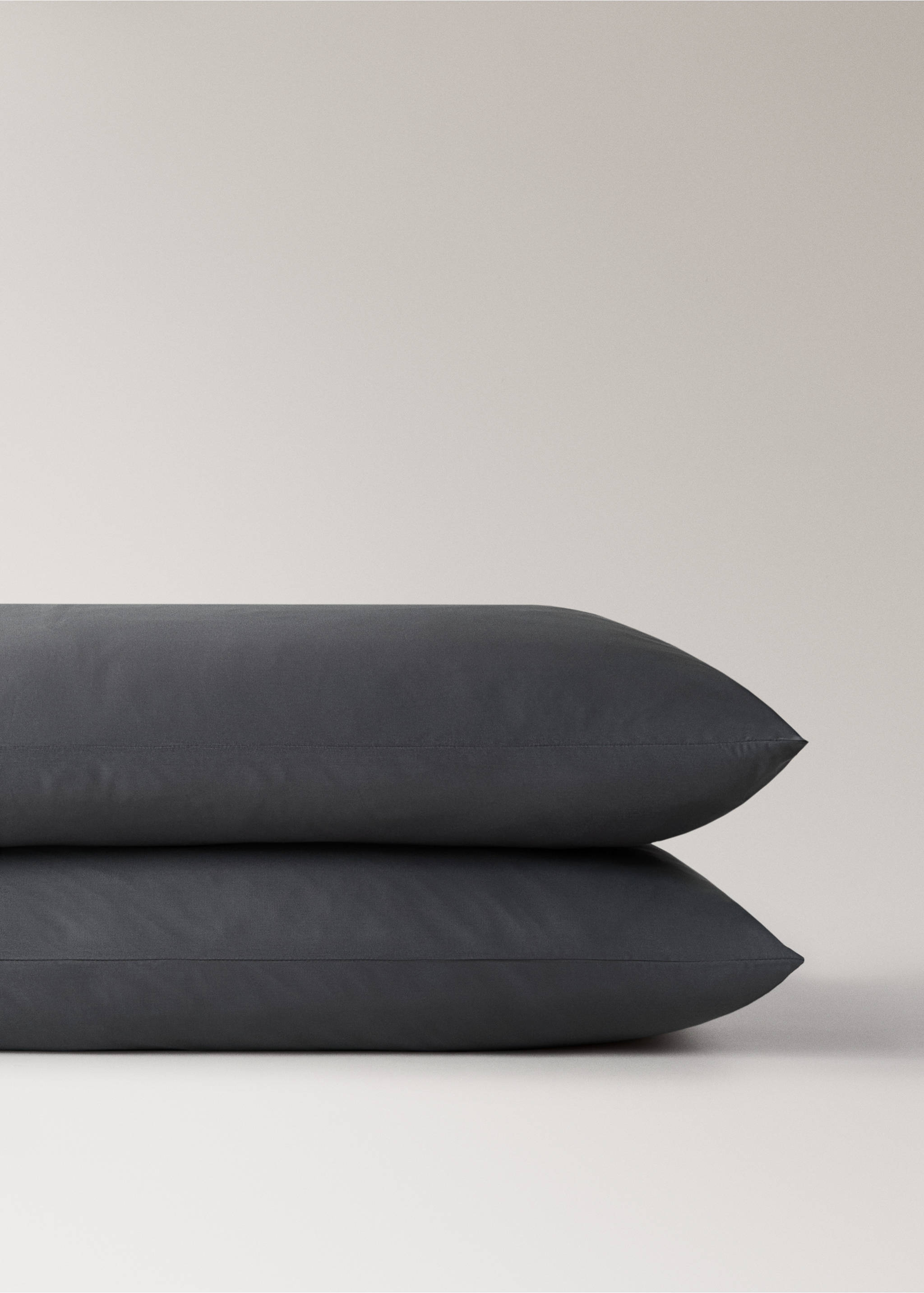 Dark grey pillowcase detail., Dark Grey. Ref: 17011583-00.