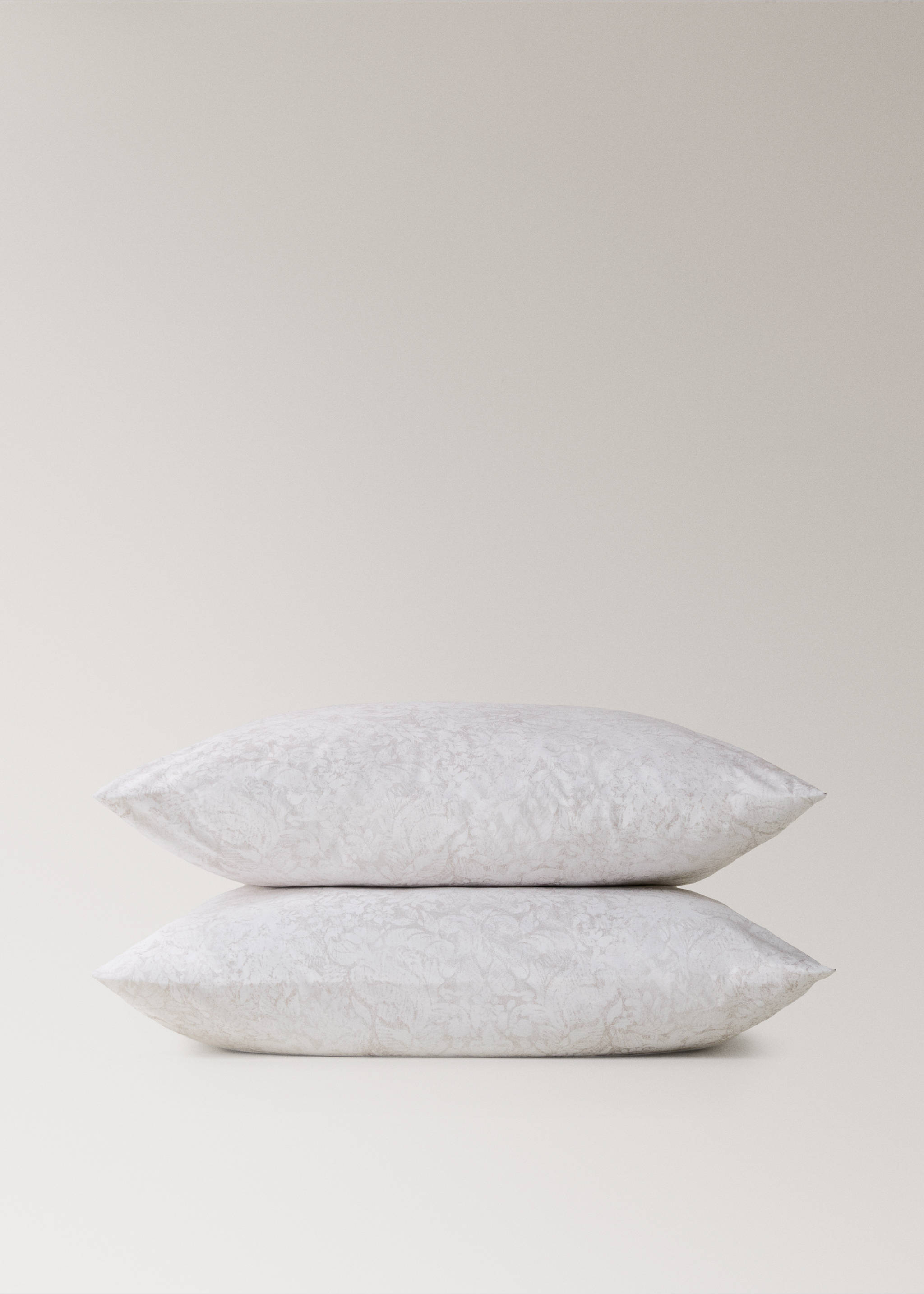 Two percale cotton pillowcases with a blurred floral print 60x60 cm - Details of the article 3, Beige. Ref: 17011587-00.