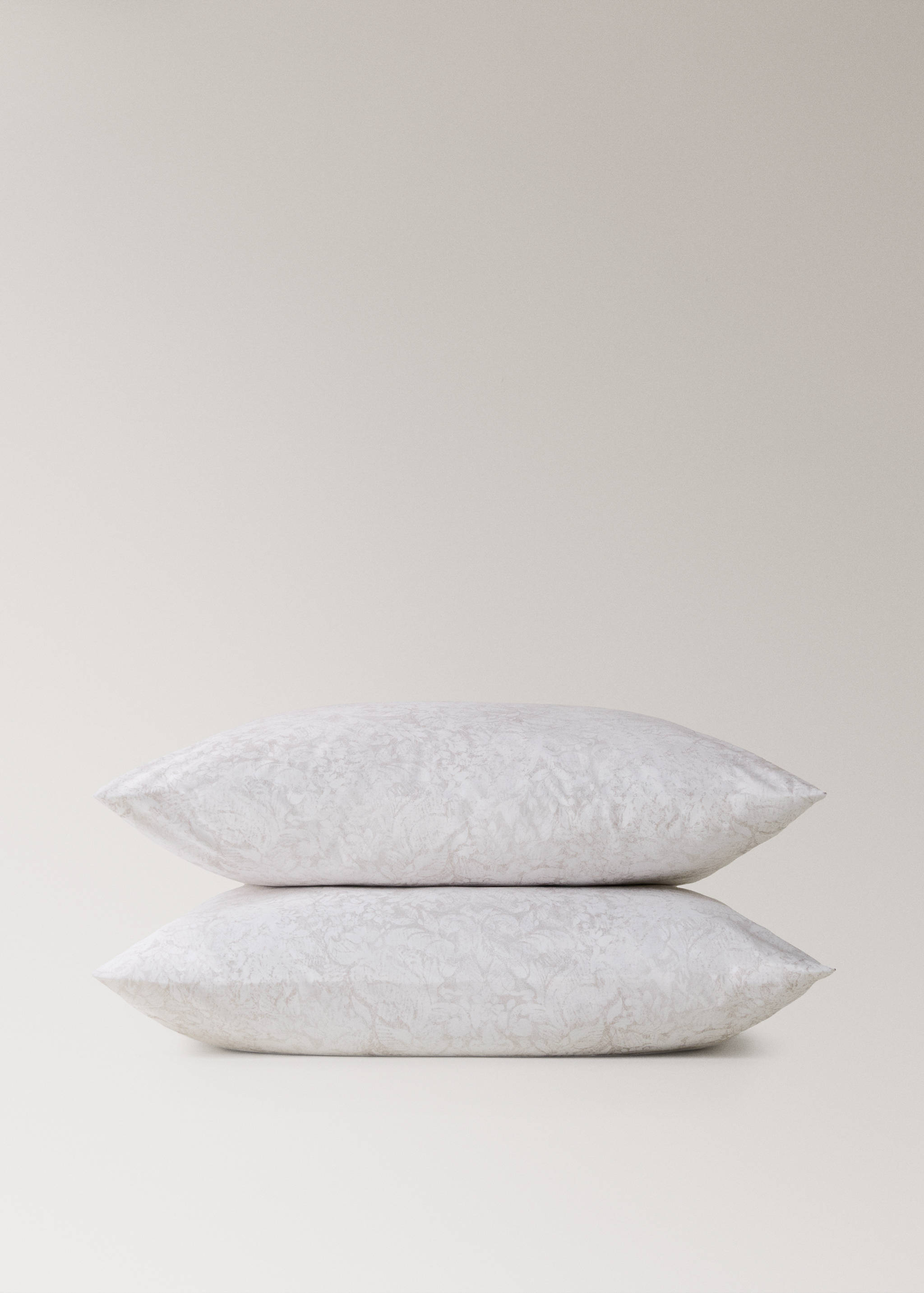 Two percale cotton pillowcases with a blurred floral print 60x60 cm - Details of the article 3