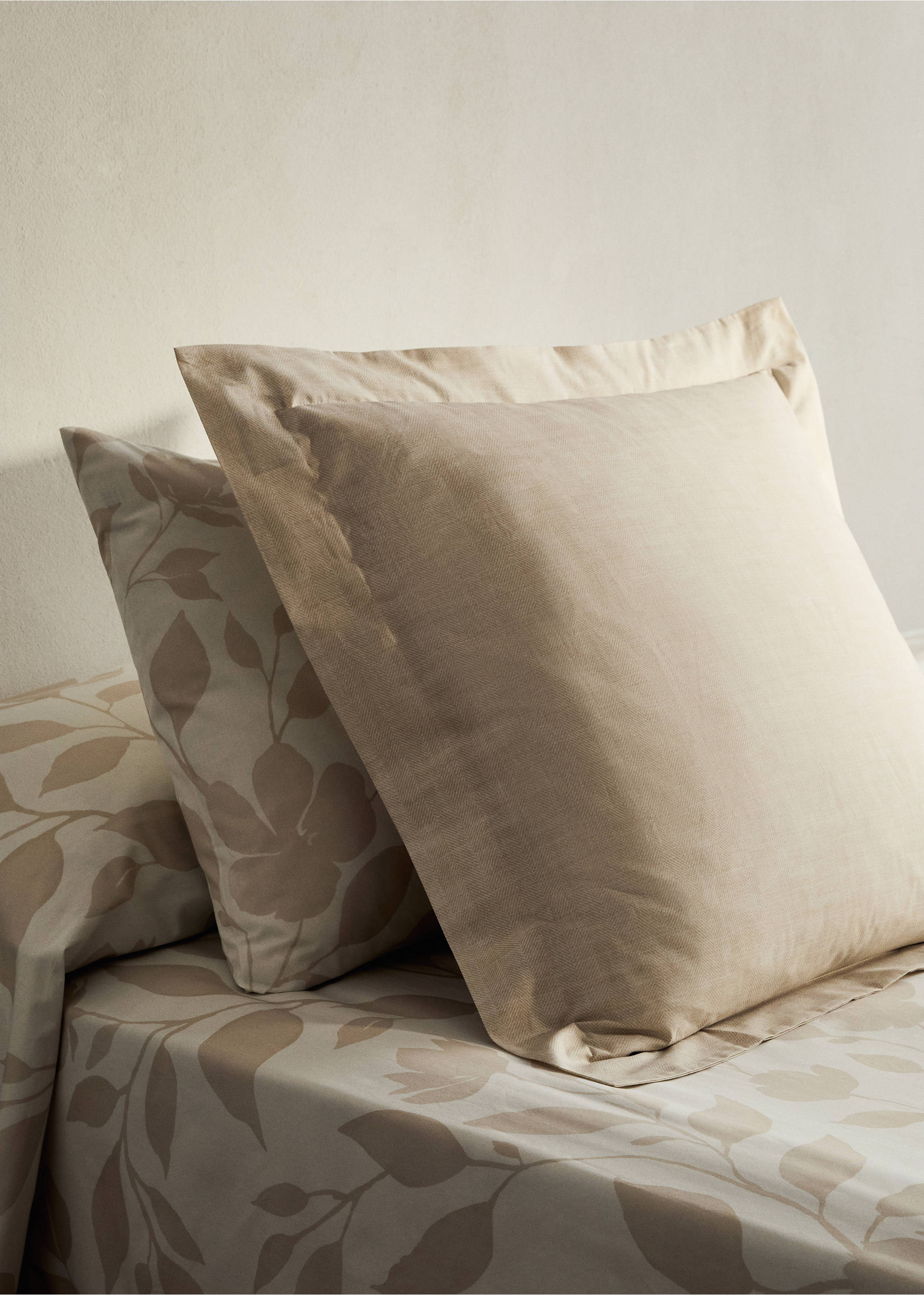 Two percale cotton floral-print pillowcases 50x75 cm - General plane, Vanilla. Ref: 17011589-00.