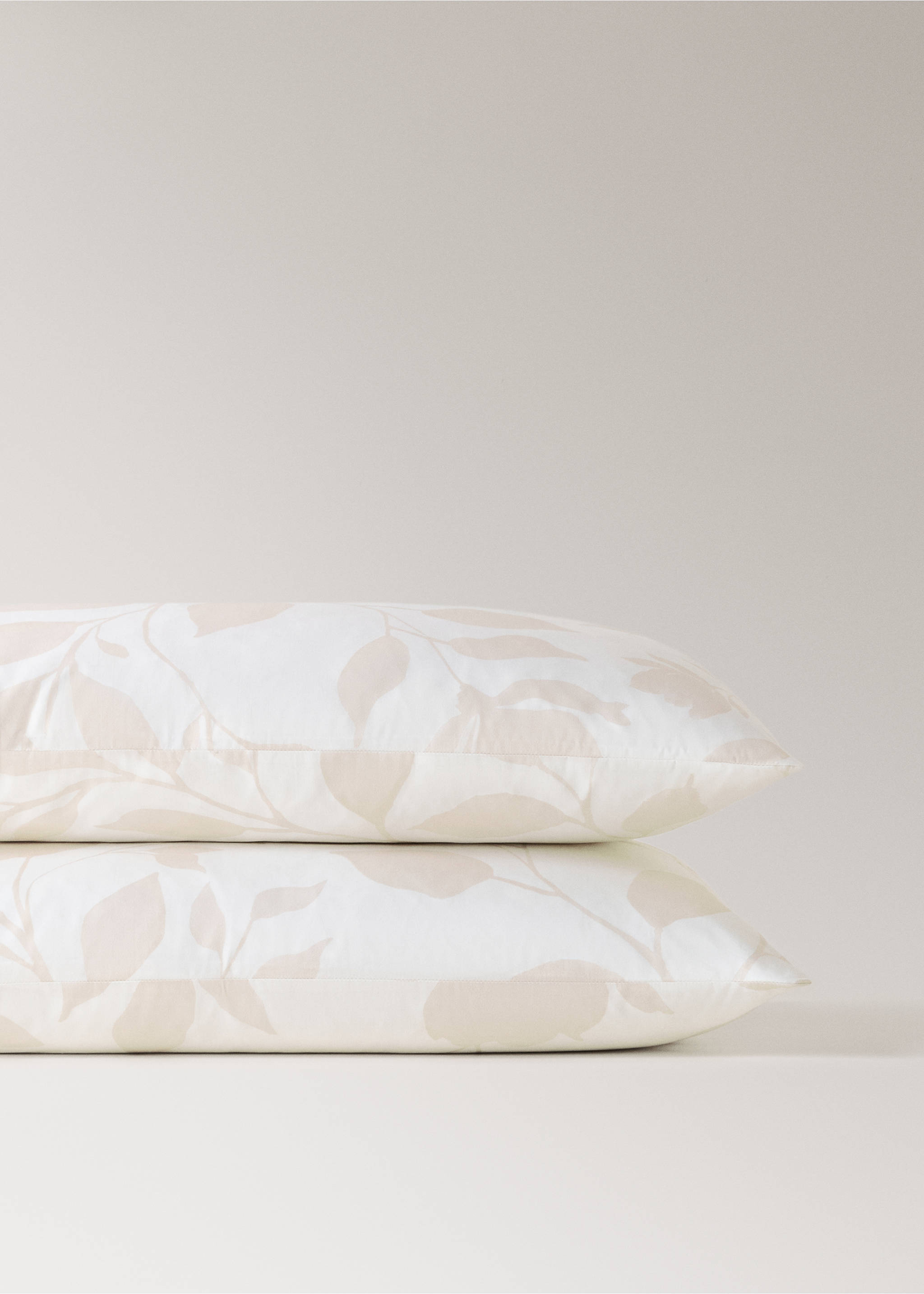 Two percale cotton floral-print pillowcases 50x75 cm - Details of the article 1, Vanilla. Ref: 17011589-00.