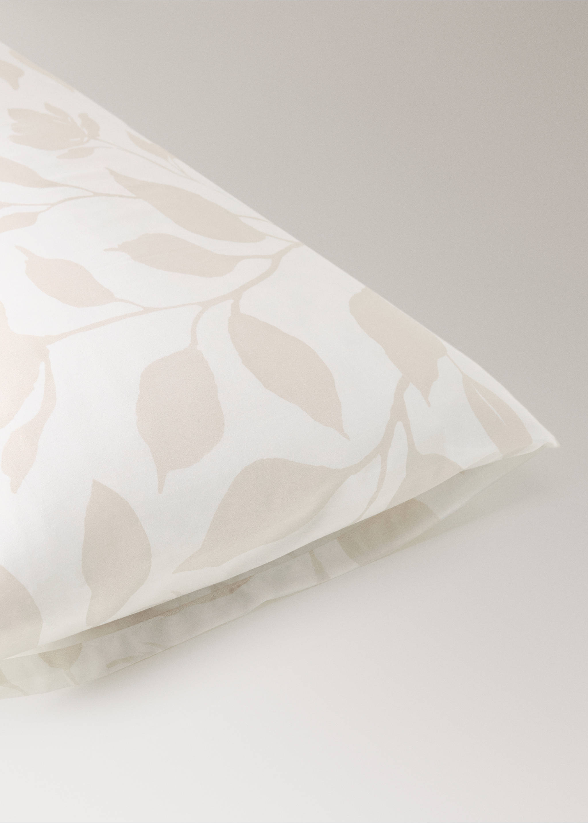 Two percale cotton floral-print pillowcases 50x75 cm - Details of the article 2, Vanilla. Ref: 17011589-00.