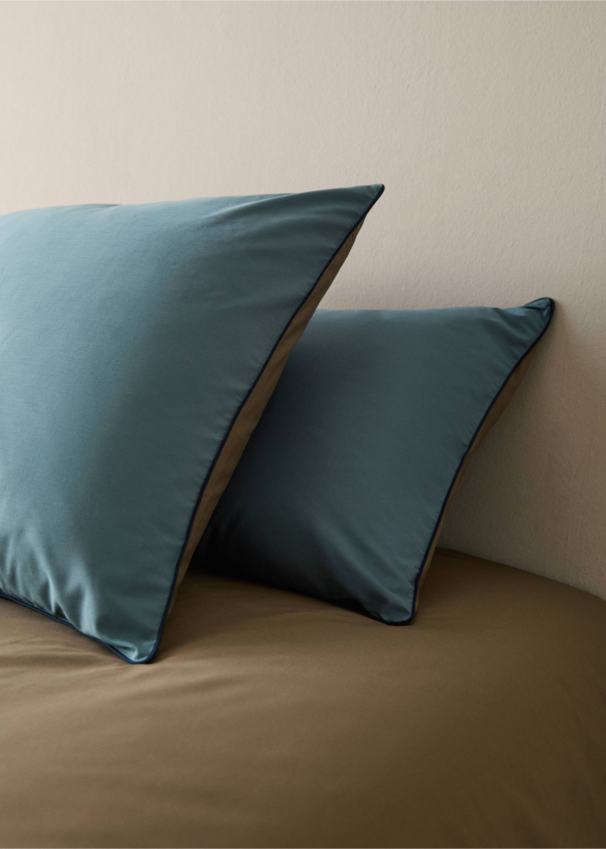 Reversible percale cotton pillowcase with contrasting piping 50x75 cm - General plane, Blue. Ref: 17011592-00.