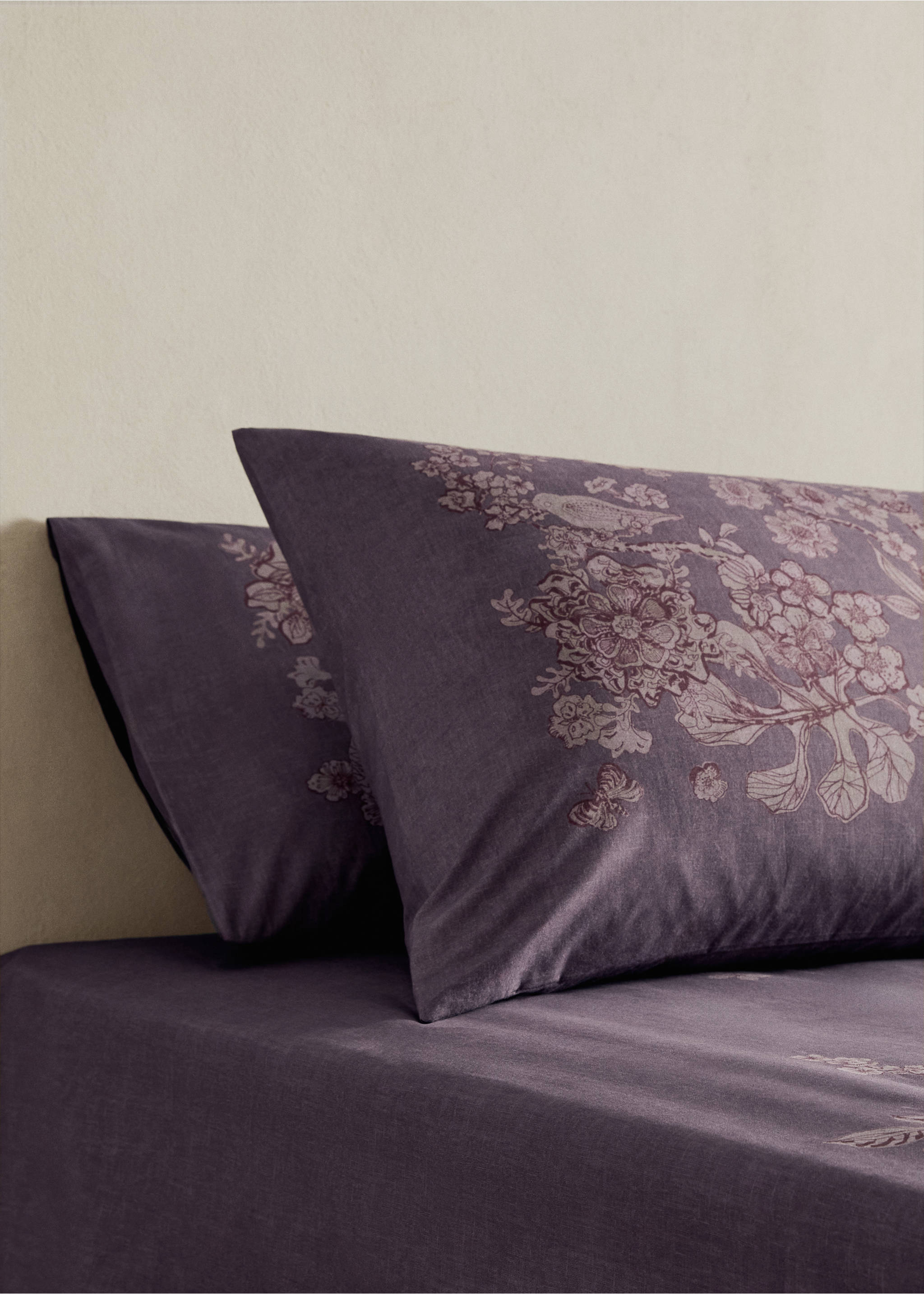 Purple floral print pillowcase with matching bedsheet., Plum. Ref: 17011609-00.