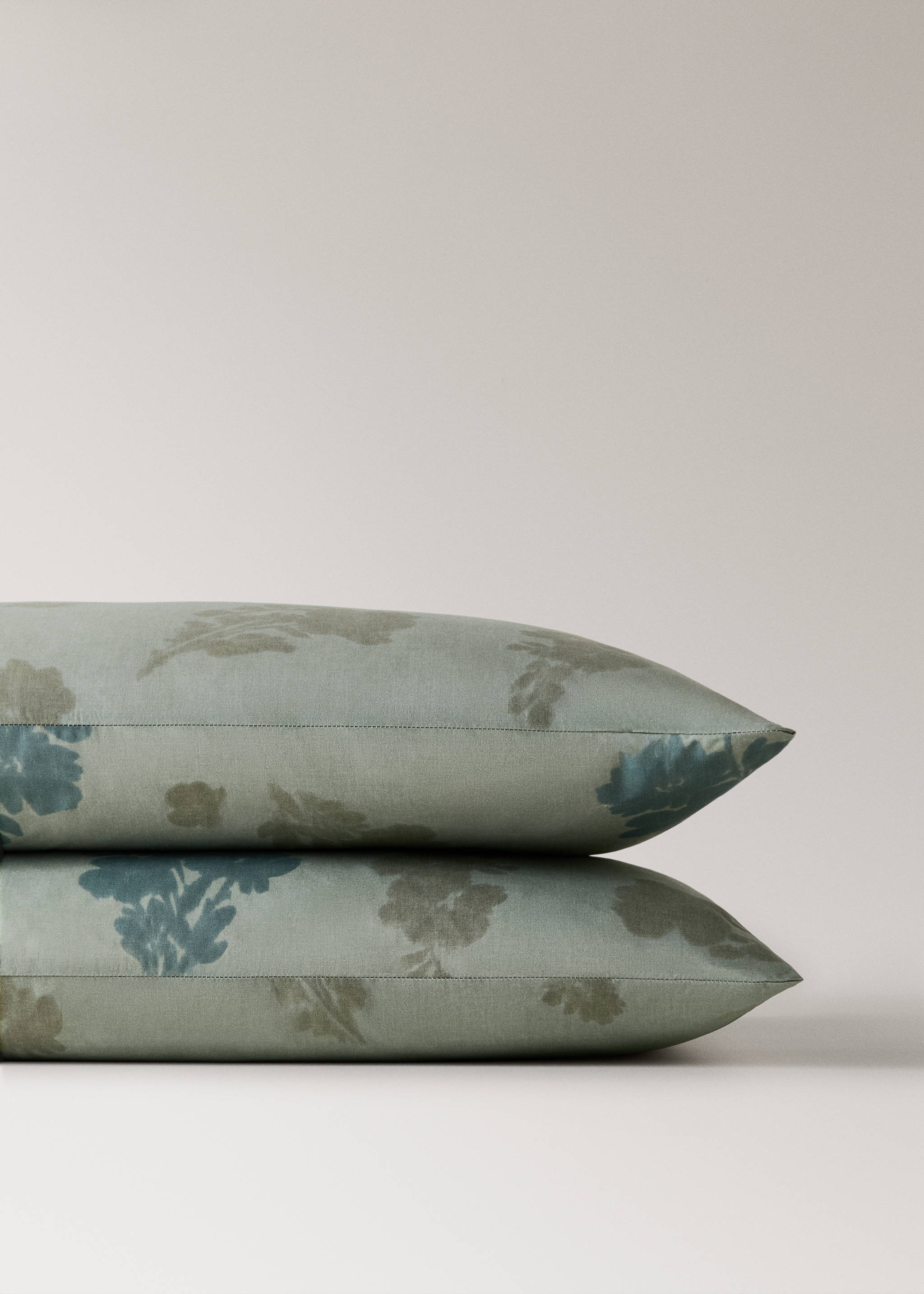 Two 200-thread count percale cotton diffused floral-print pillowcases 50x75 cm - Details of the article 1