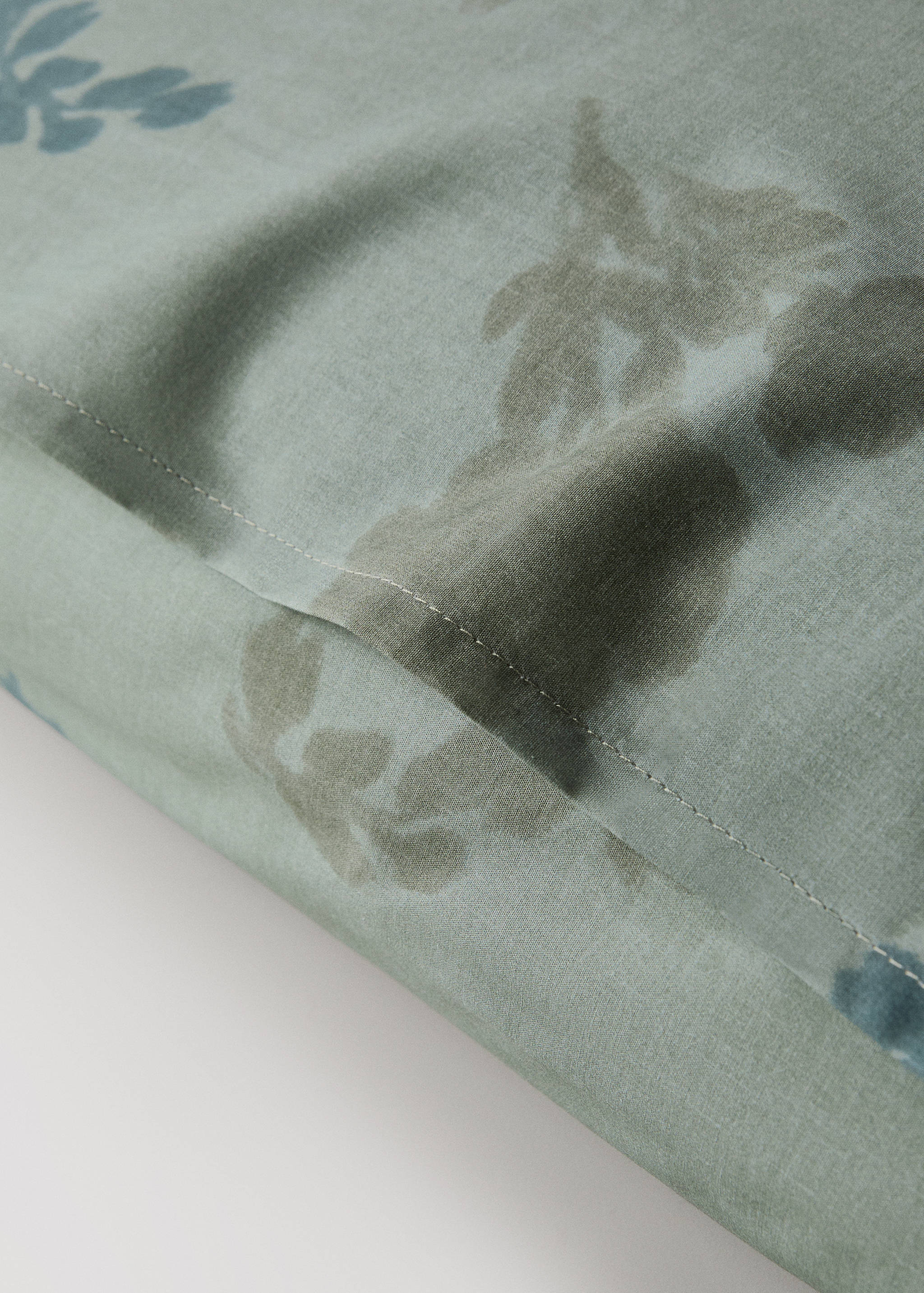 Two 200-thread count percale cotton diffused floral-print pillowcases 50x75 cm - Details of the article 3