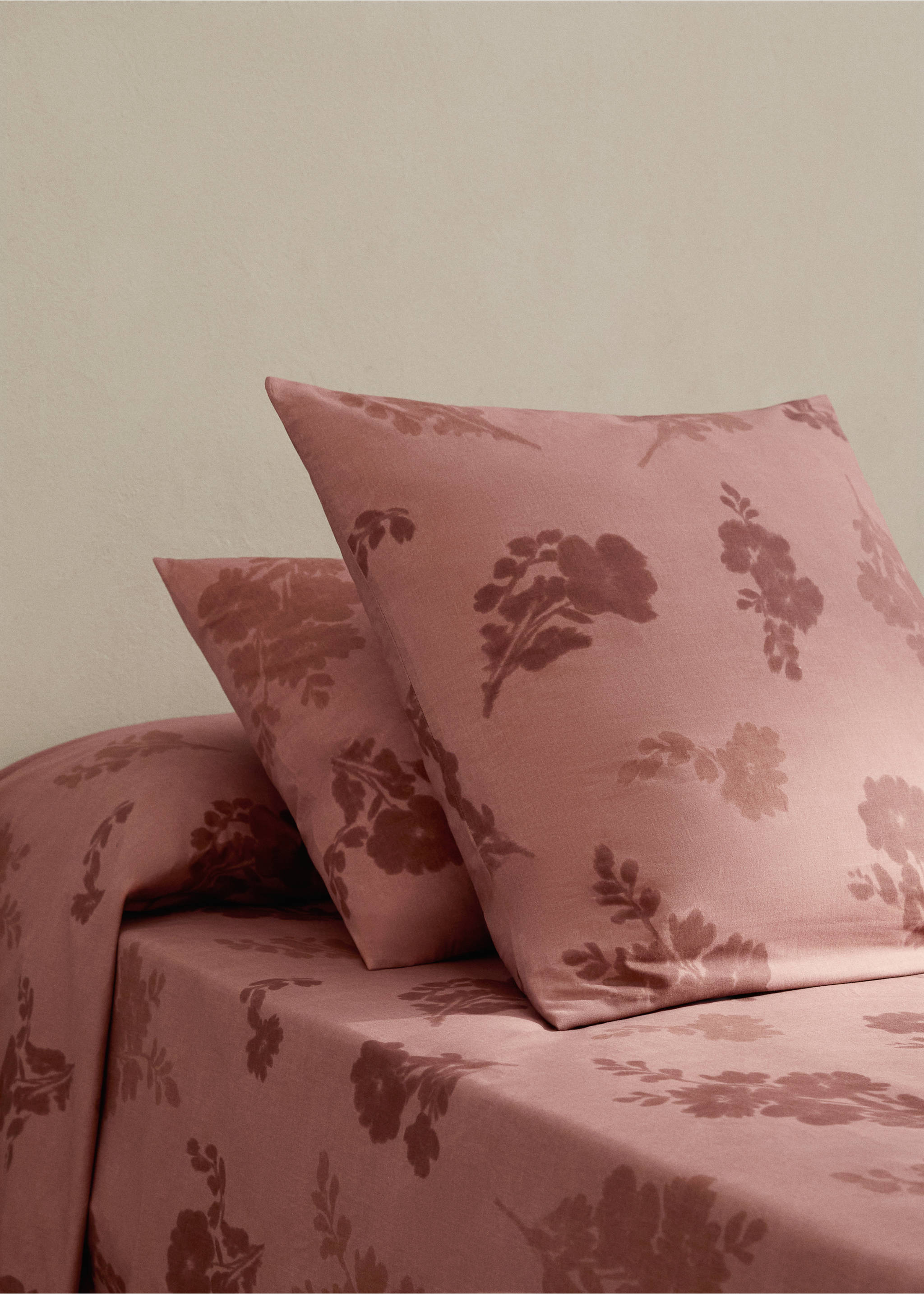 Two 200-thread count percale cotton diffused floral-print pillowcases 50x75 cm - General plane, Medium Pink. Ref: 17011612-00.