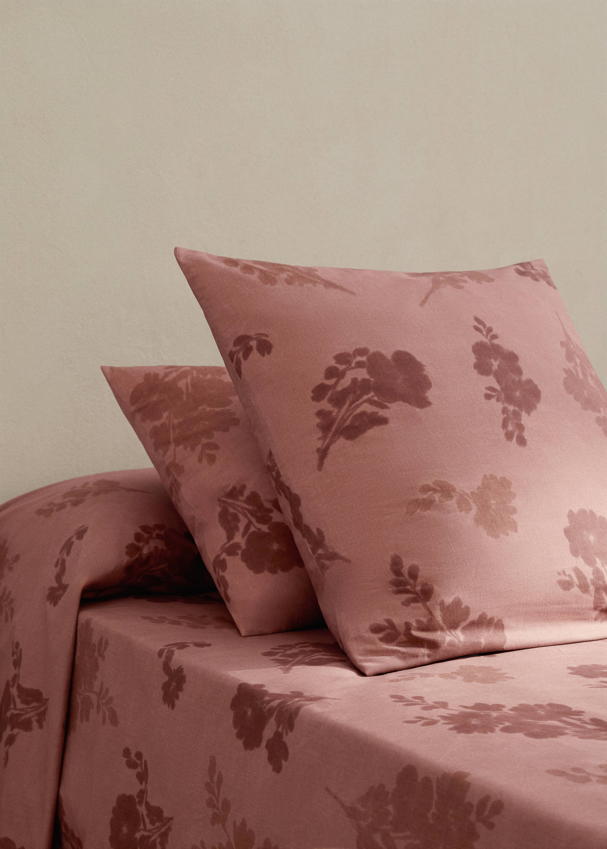 Two 200-thread count percale cotton diffused floral-print pillowcases 50x75 cm - General plane