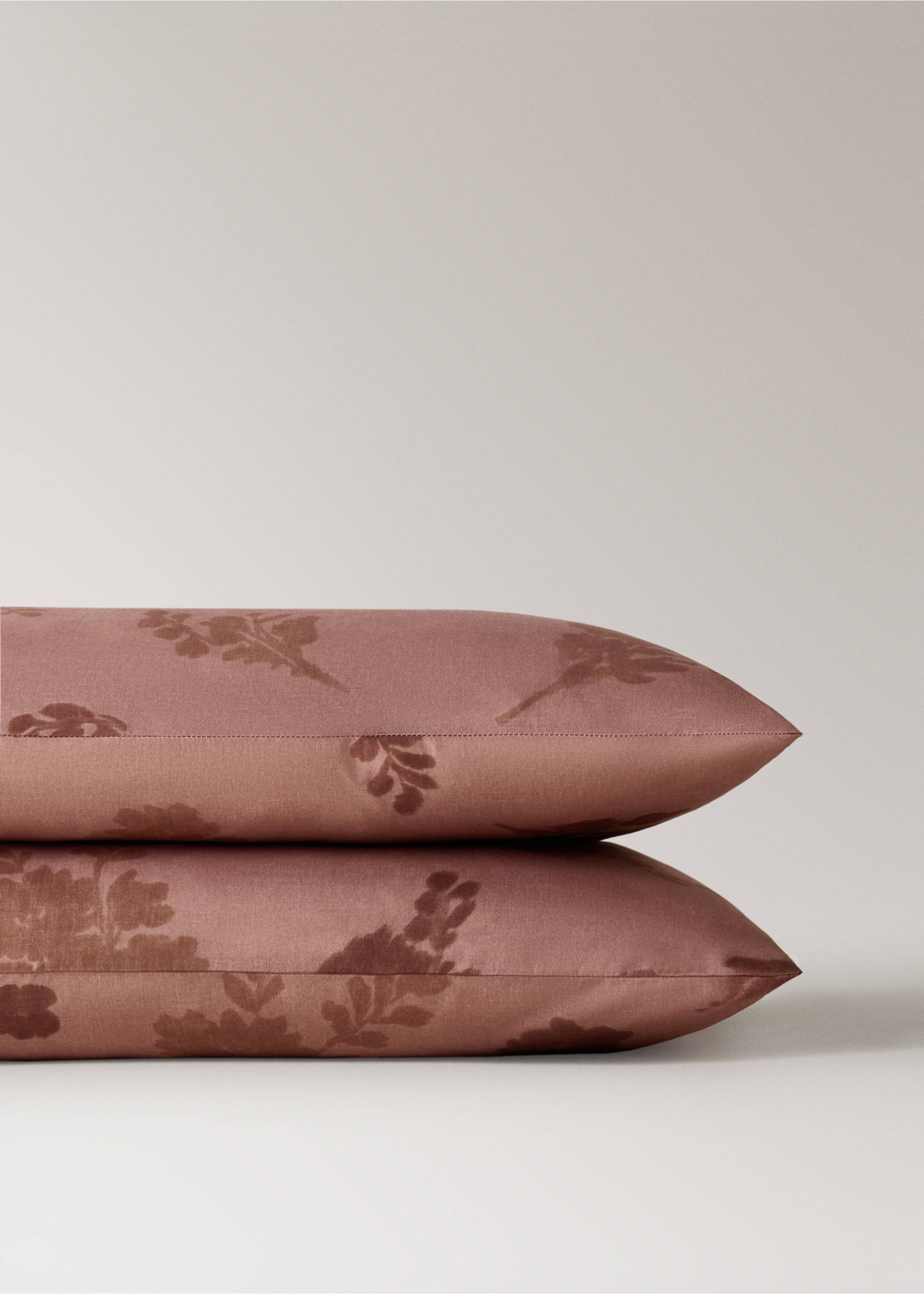 Two 200-thread count percale cotton diffused floral-print pillowcases 50x75 cm - Details of the article 1, Medium Pink. Ref: 17011612-00.