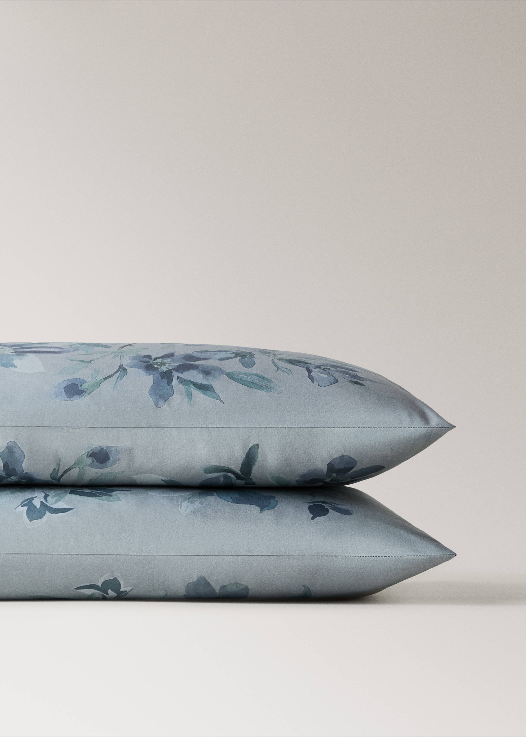 Light blue floral print pillowcases in a smooth fabric., Aqua Green. Ref: 17011628-00.