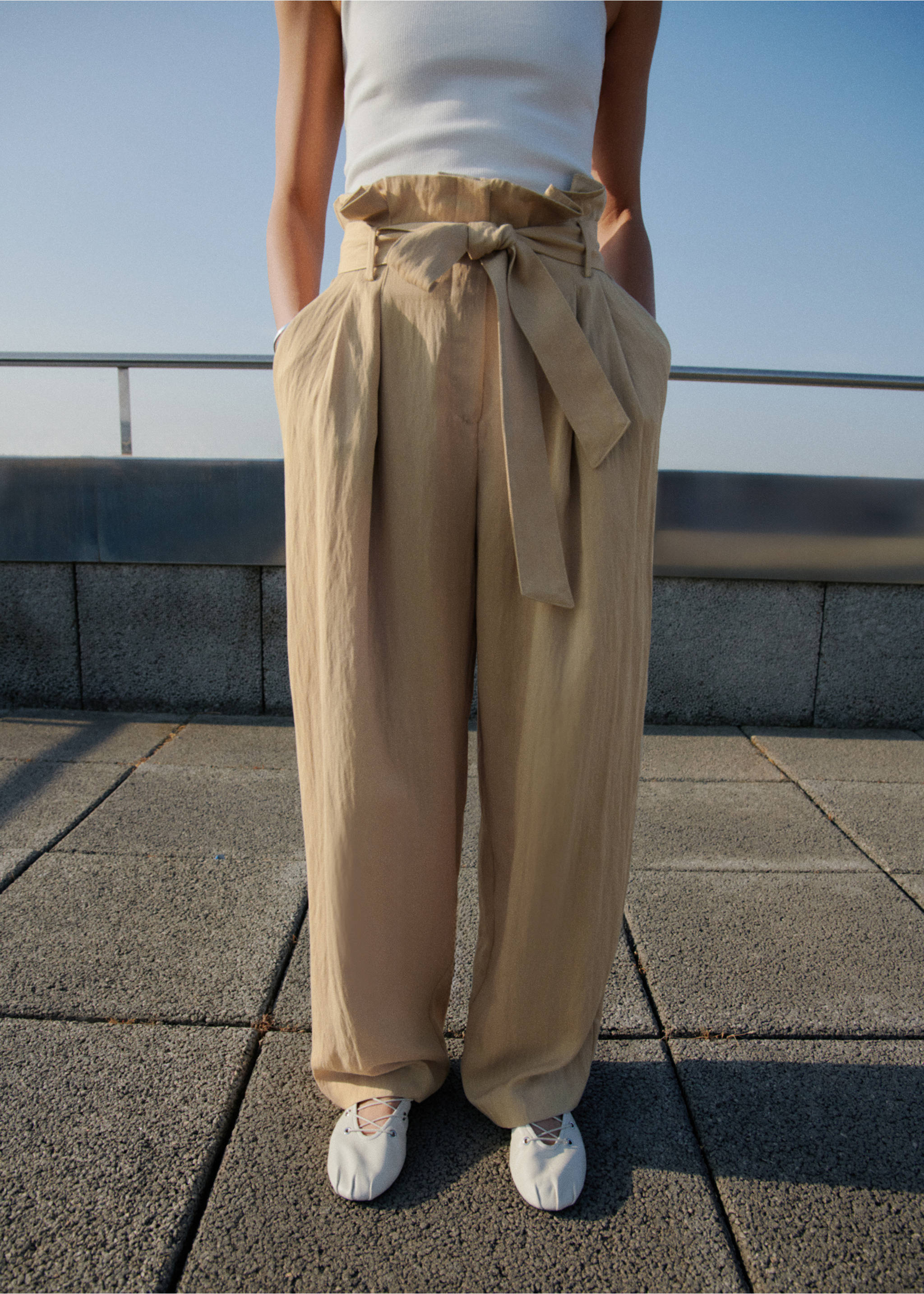 Lyocell paperbag trousers - Medium plane, Beige. Ref: 17012536-00.