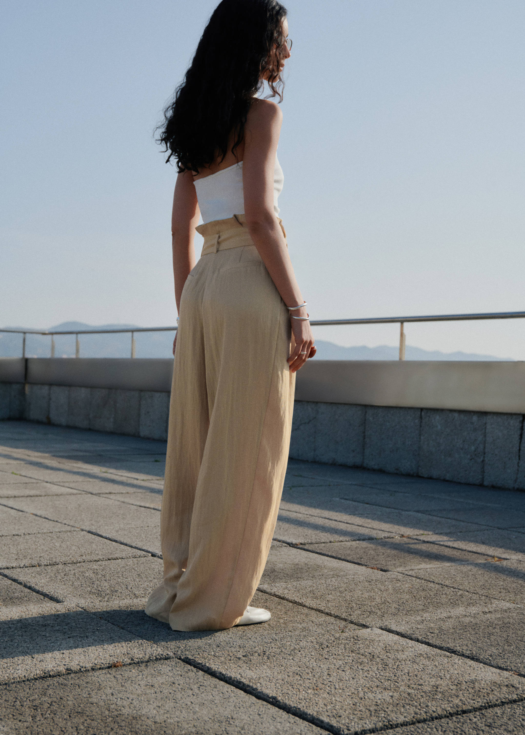 Lyocell paperbag trousers - Reverse of the article