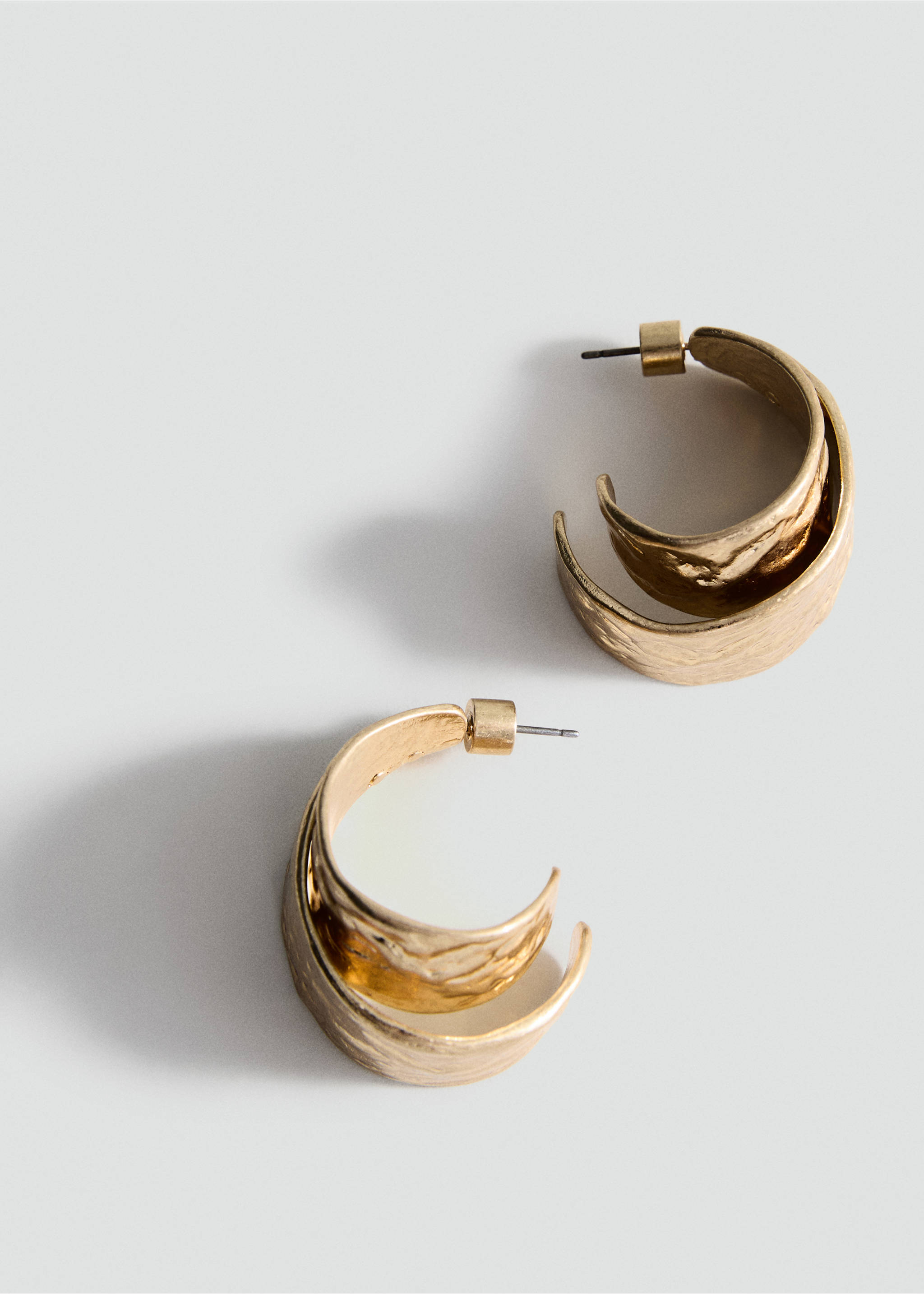 Textured double hoop earrings - Medium plane, Gold. Ref: 17012548-00.