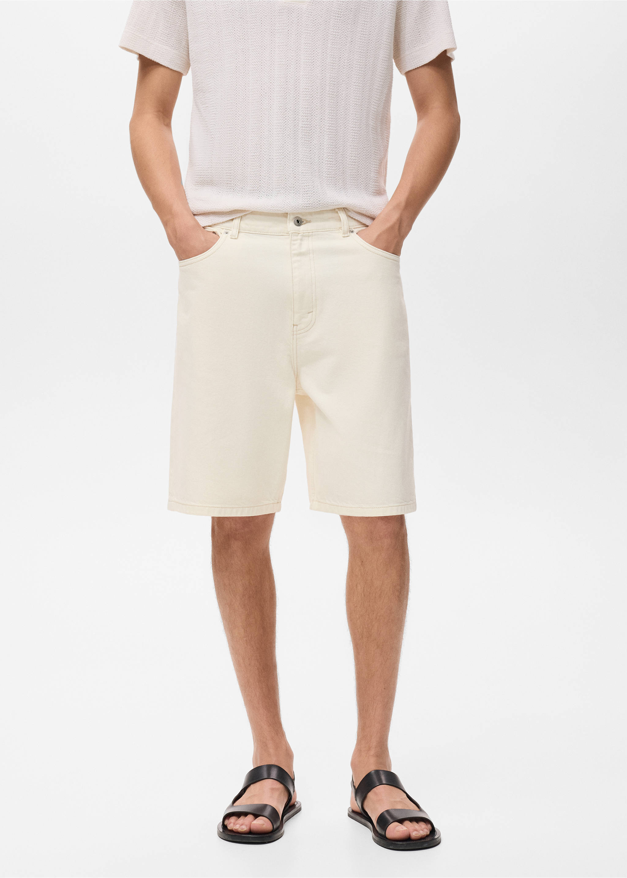 Bermuda en jean relaxed-fit - Plan moyen, Blanc cassé. Ref: 17012901-00.