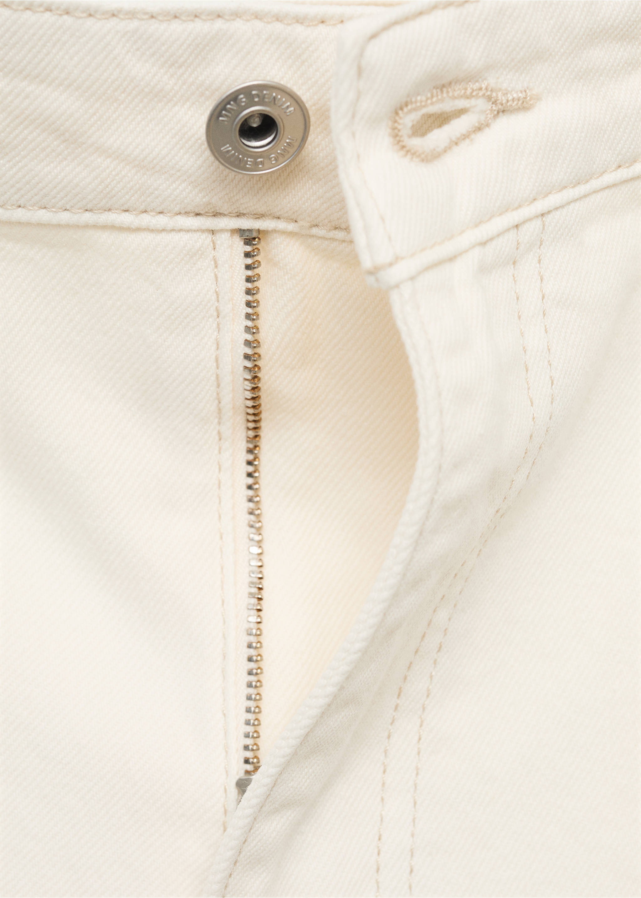 Bermuda en jean relaxed-fit - Détail de l'article 8, Blanc cassé. Ref: 17012901-00.