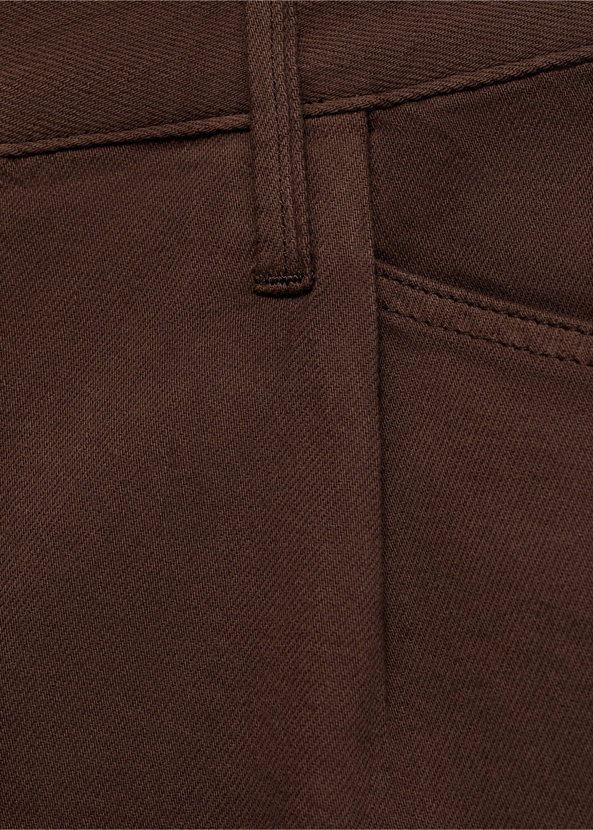 Denim shorts with frayed hem and pleats - Details of the article 8, Chocolate. Ref: 17012903-00.