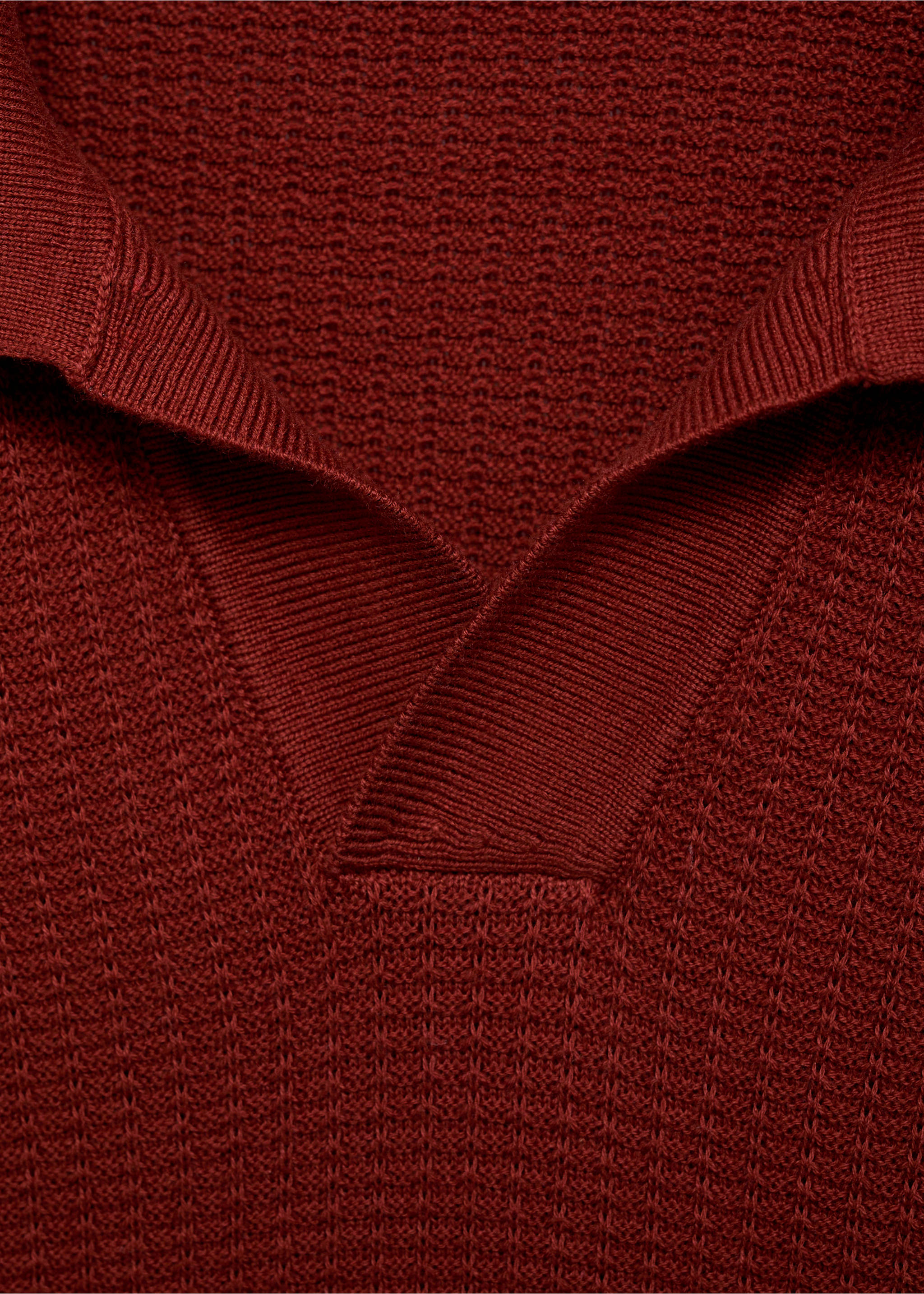 Polo maille coton structuré - Détail de l'article 8, Cerise. Ref: 17012906-00.