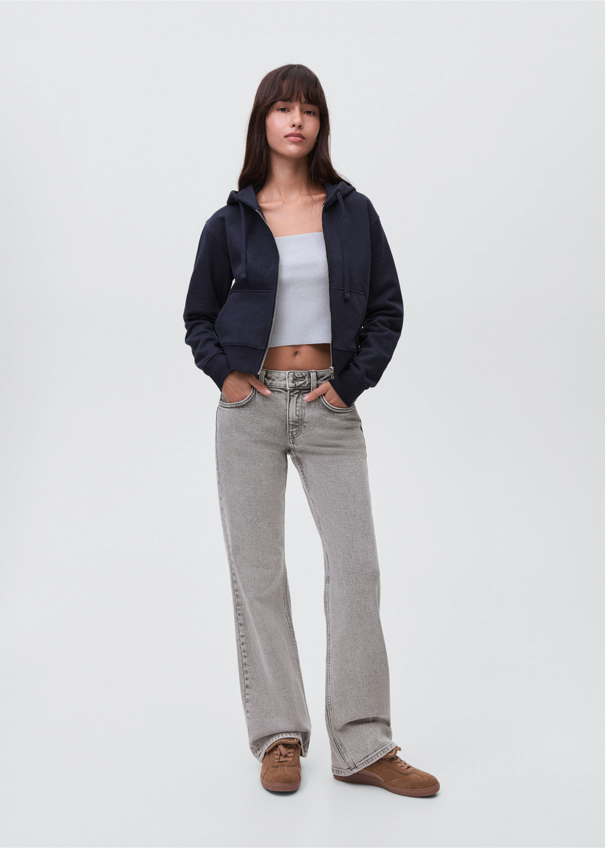 Gerade Jeans mit bestickten Schmetterlingen - Allgemeine Ansicht, Denim Grau. Ref: 17012918-00.