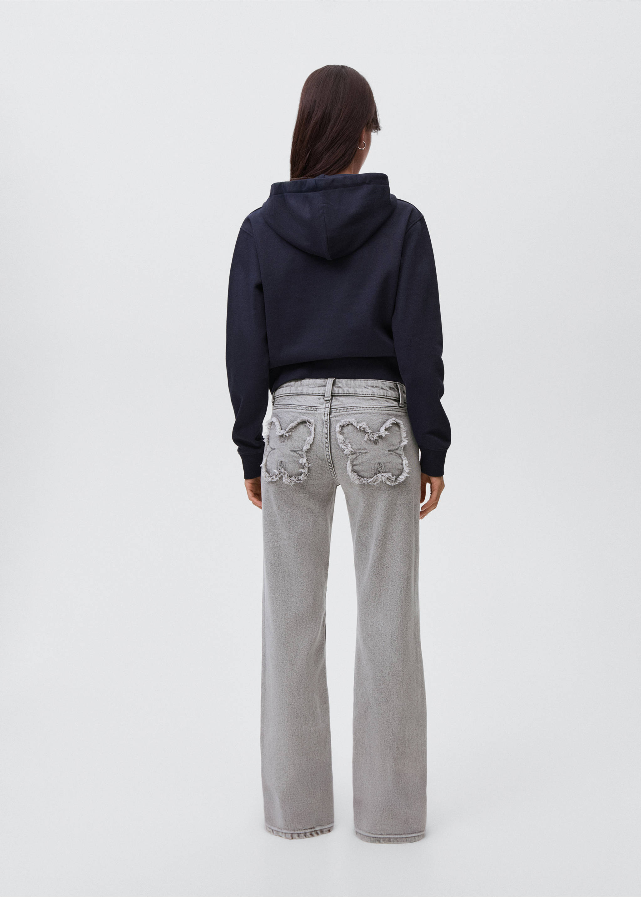 Gerade Jeans mit bestickten Schmetterlingen - Rückseite des Artikels, Denim Grau. Ref: 17012918-00.