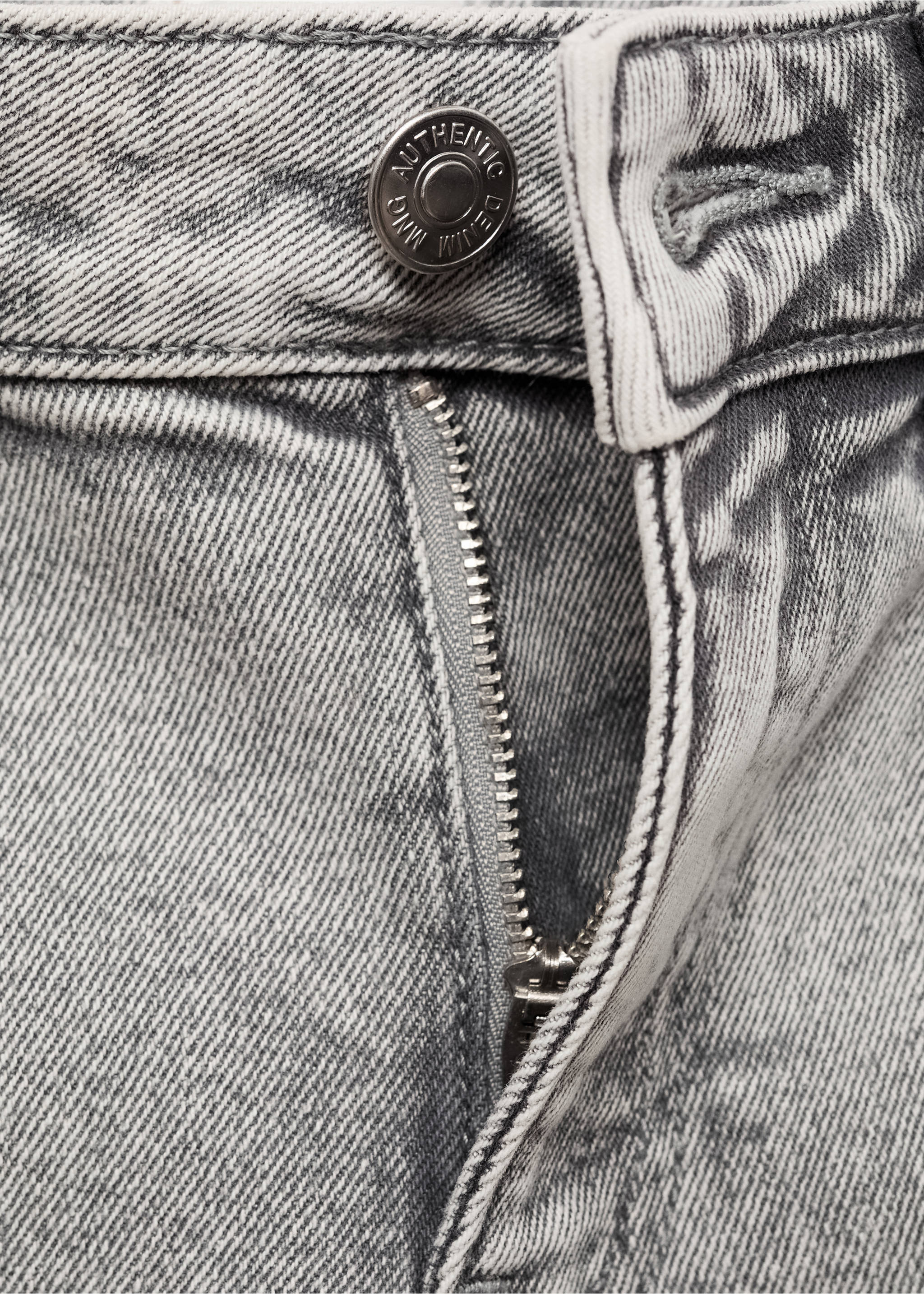 Gerade Jeans mit bestickten Schmetterlingen - Detail des Artikels 8, Denim Grau. Ref: 17012918-00.