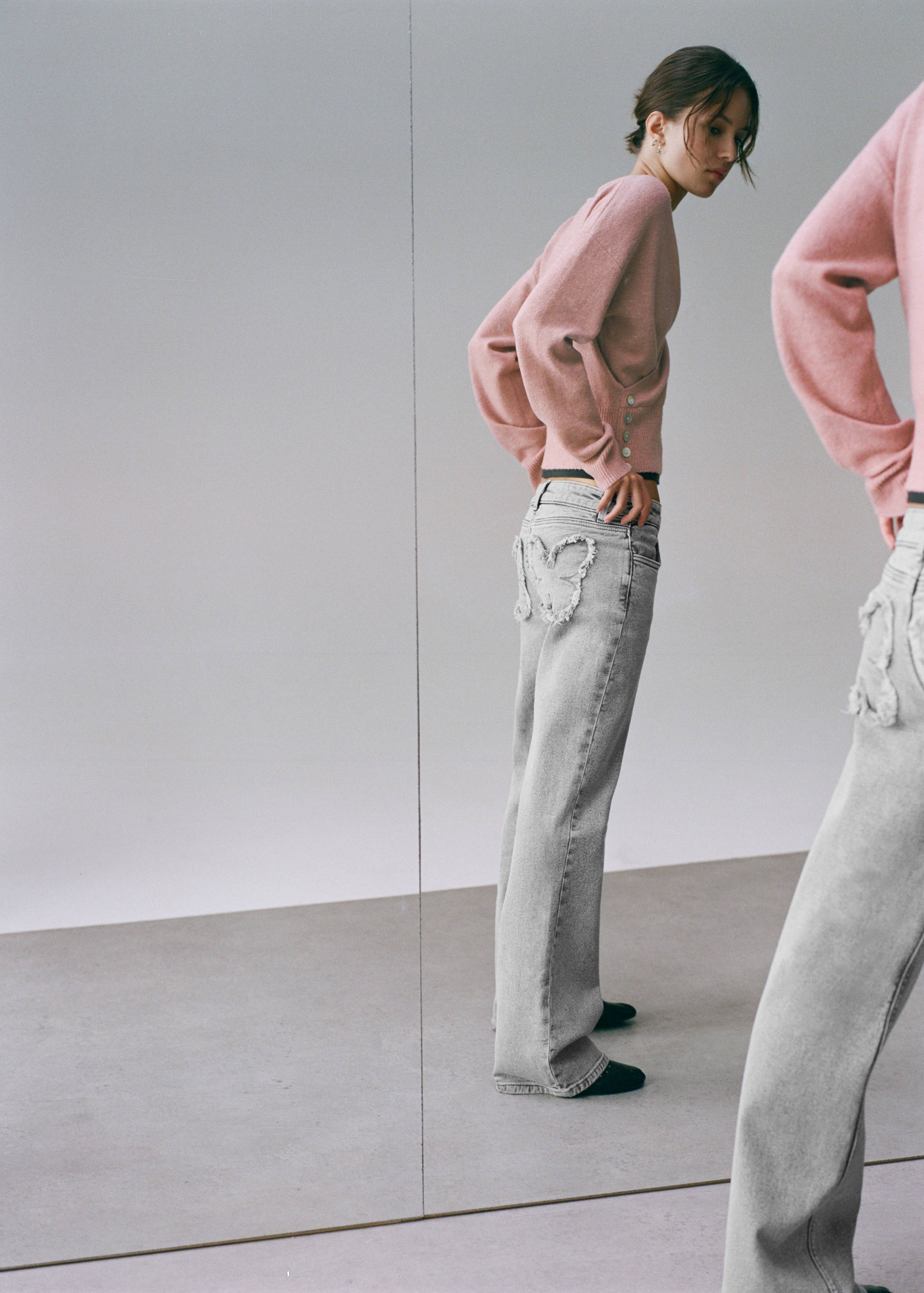 Straight jeans with embroidered butterflies - Details of the article 5