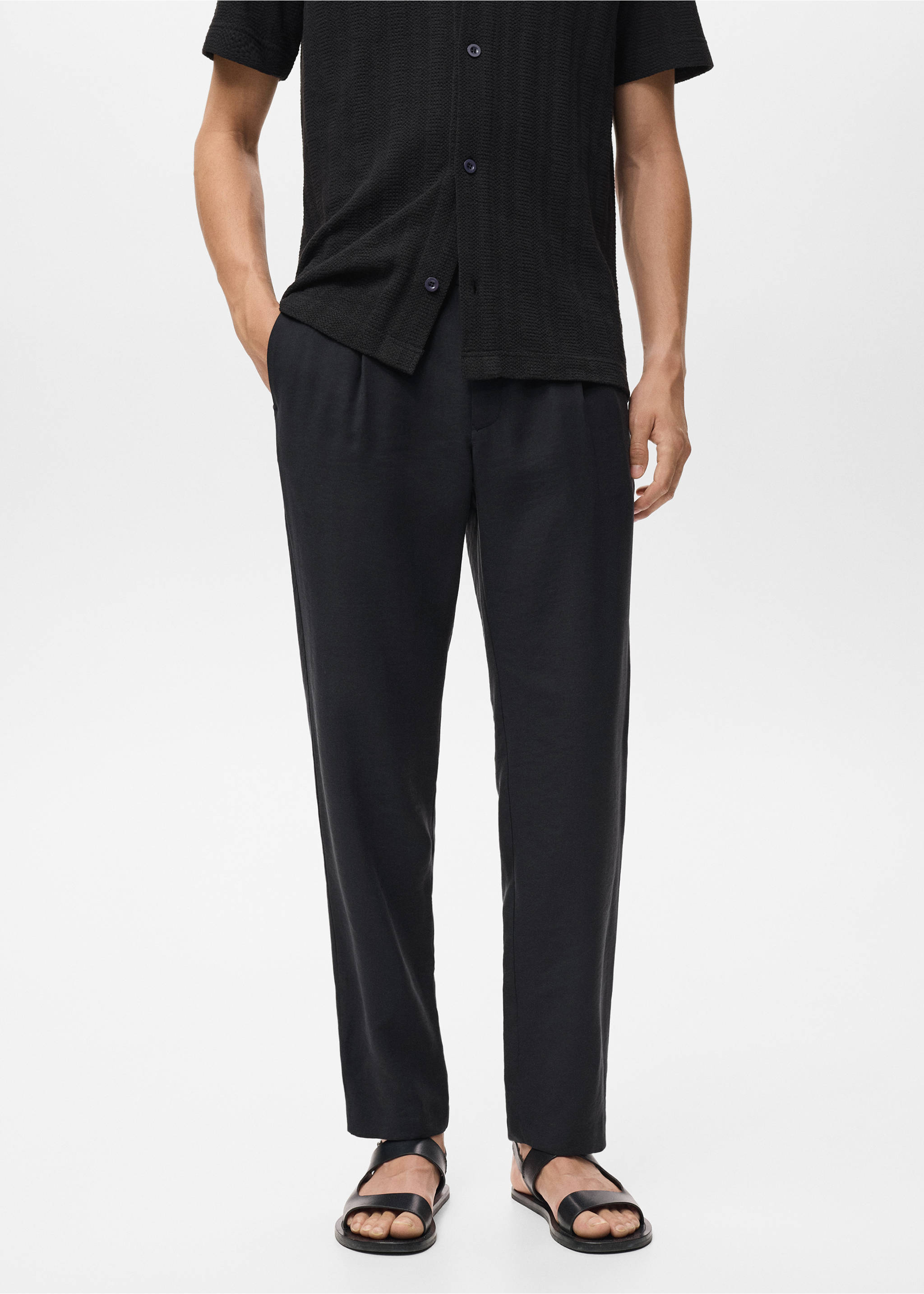 Straight-fit pleated trousers - Medium plane, Black. Ref: 17012920-00.