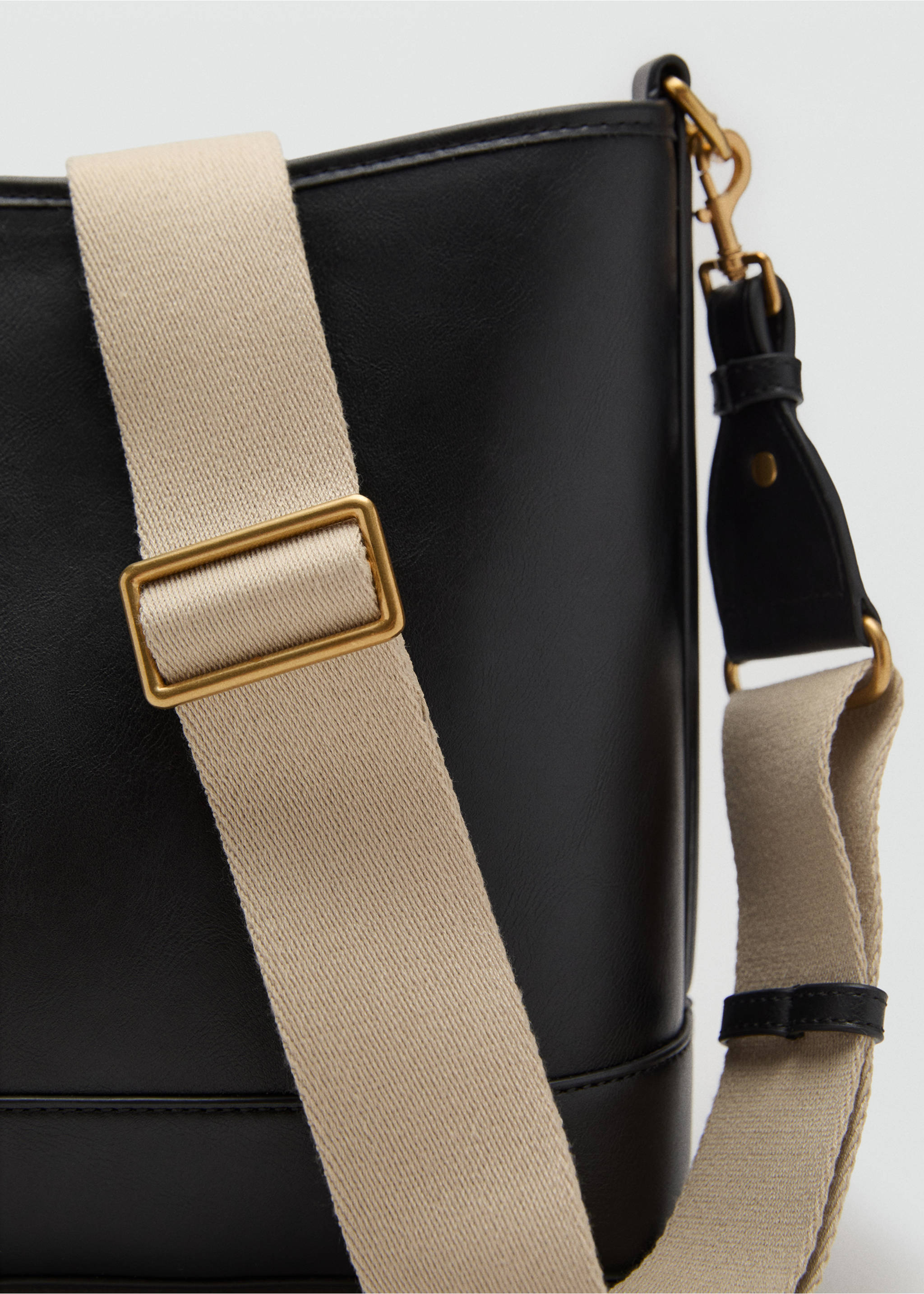 Large bucket bag - Details of the article 1, Black. Ref: 17012927-00.