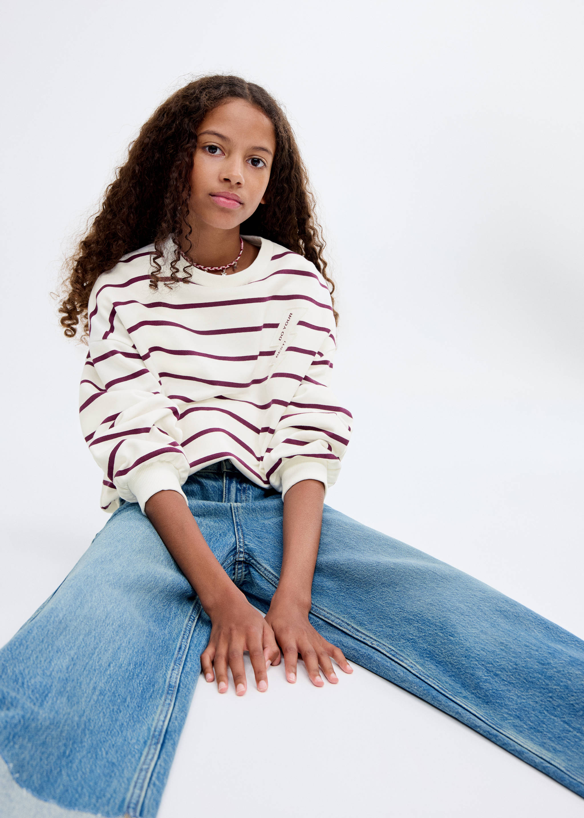 Gestreiftes Sweatshirt mit Stickereien - Allgemeine Ansicht