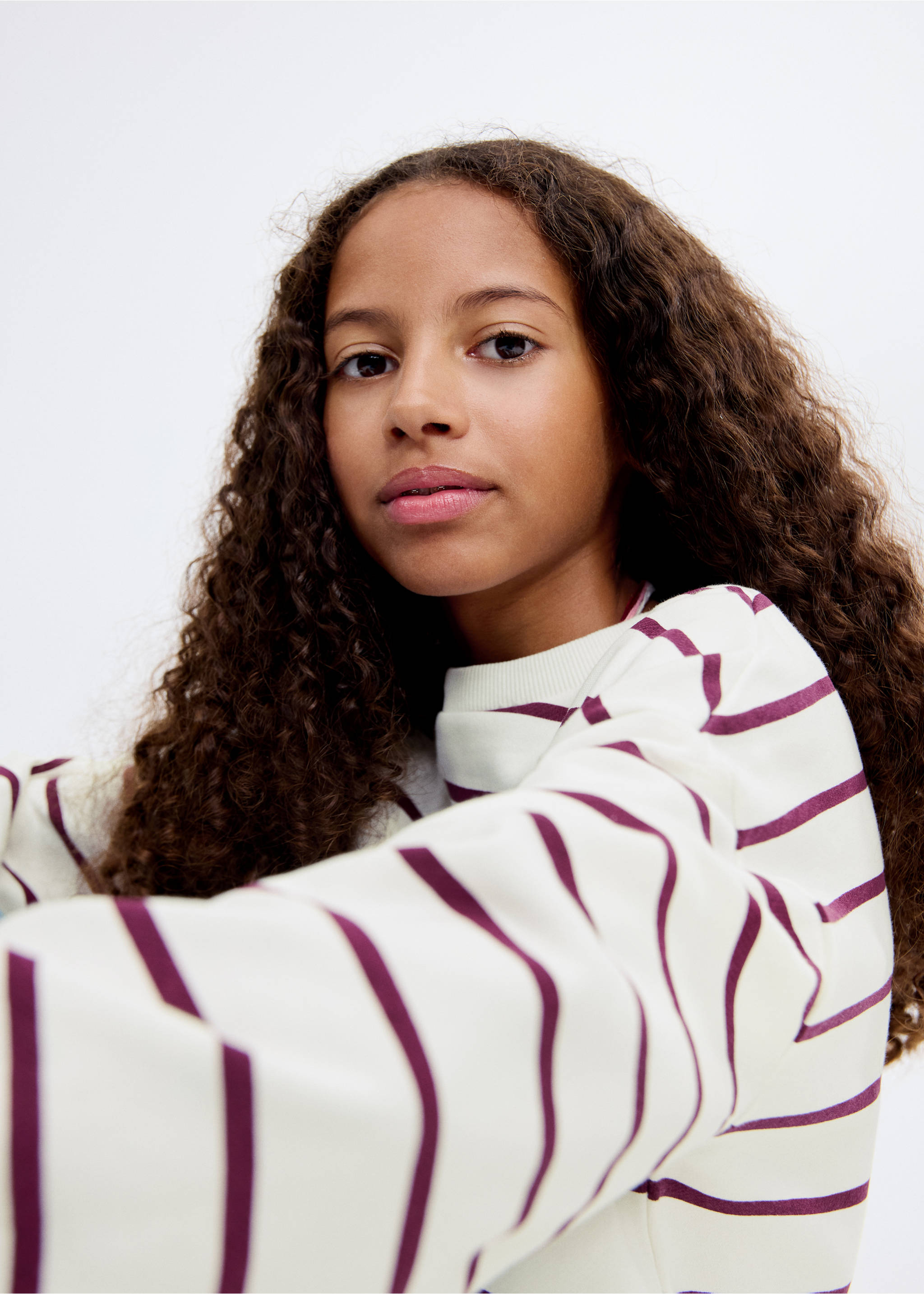 Gestreiftes Sweatshirt mit Stickereien - Detail des Artikels 1, Granatrot. Ref: 17013290-00.