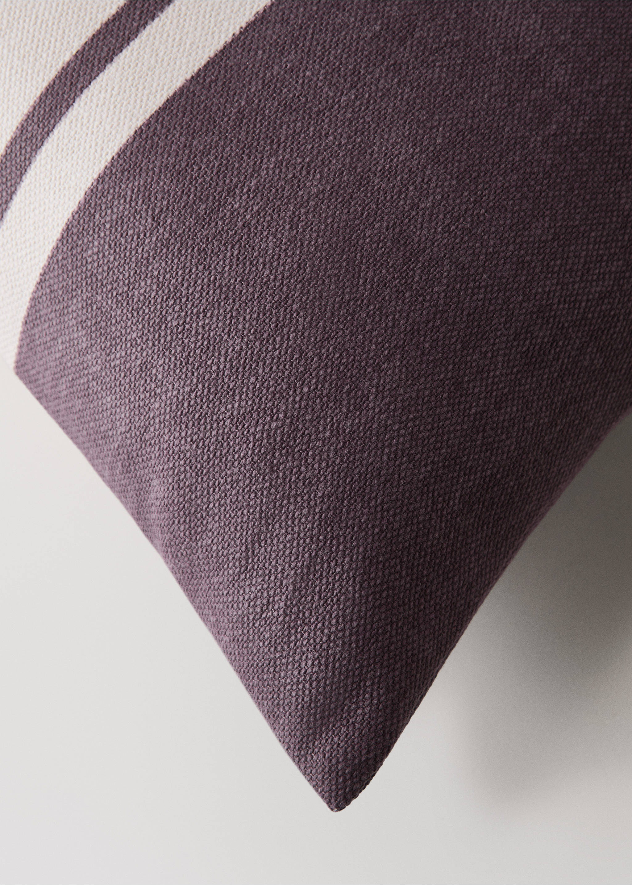 Cotton cushion cover with printed stripes 45x45 cm - Details of the article 2, Dark Red. Ref: 17013314-00.