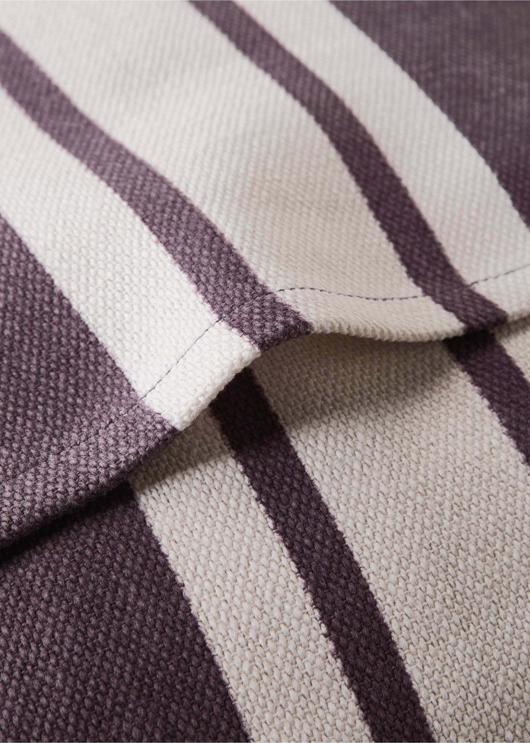 Cotton cushion cover with printed stripes 45x45 cm - Details of the article 4, Dark Red. Ref: 17013314-00.