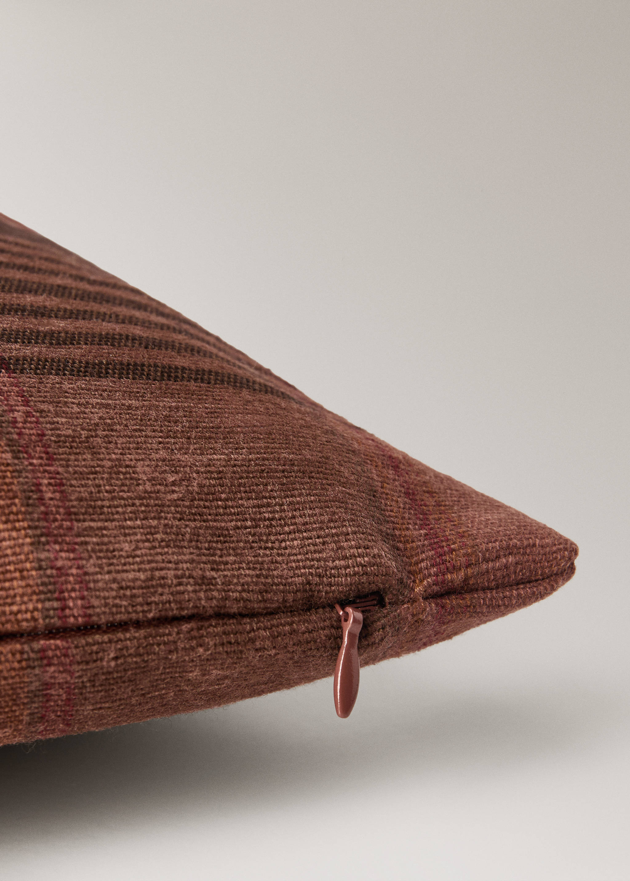Overdyed check cushion cover 50x50cm - Details of the article 2