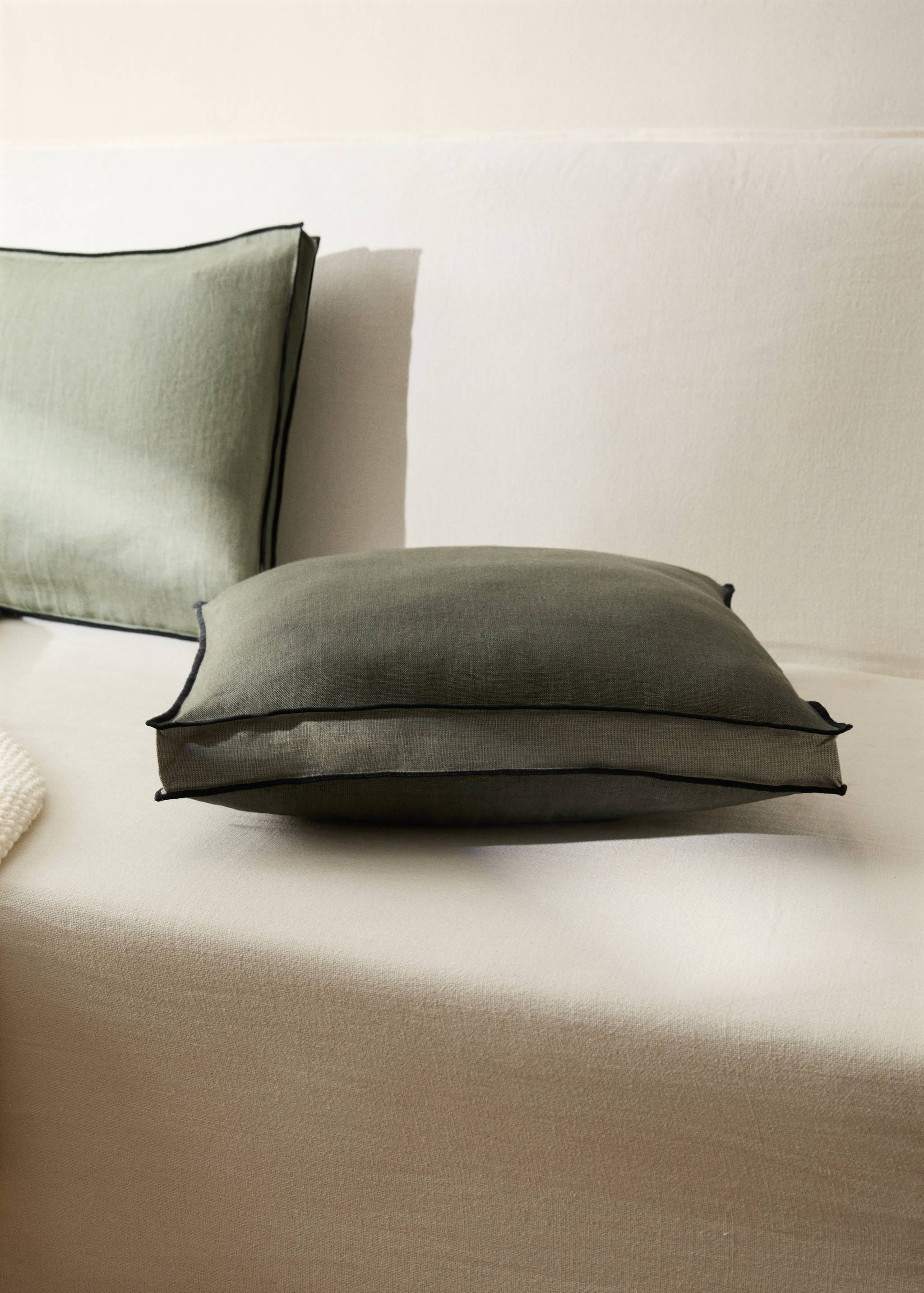 Two-tone linen cushion cover 45x45 cm - General plane
