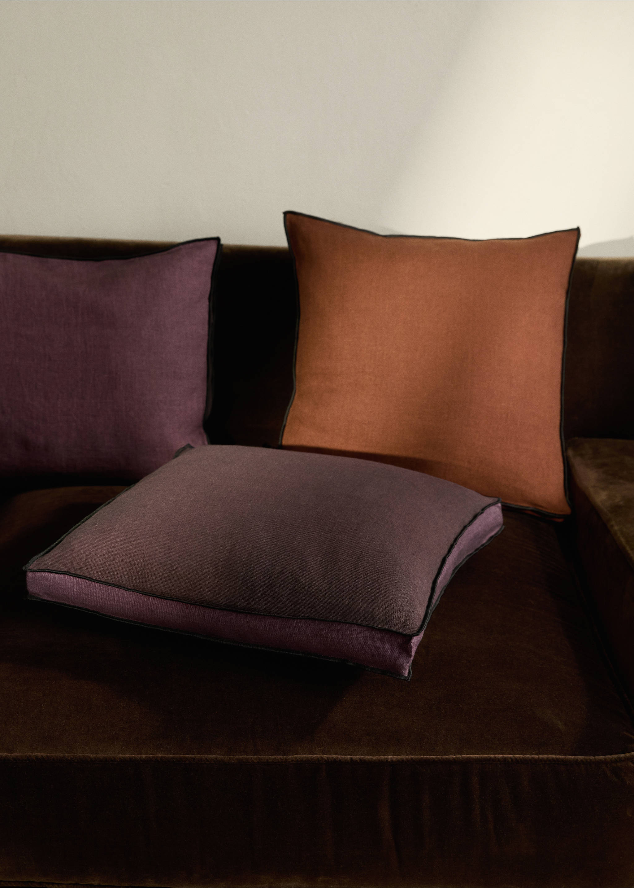 Two-tone linen cushion cover 45x45 cm - General plane, Blackberry. Ref: 17013317-00.