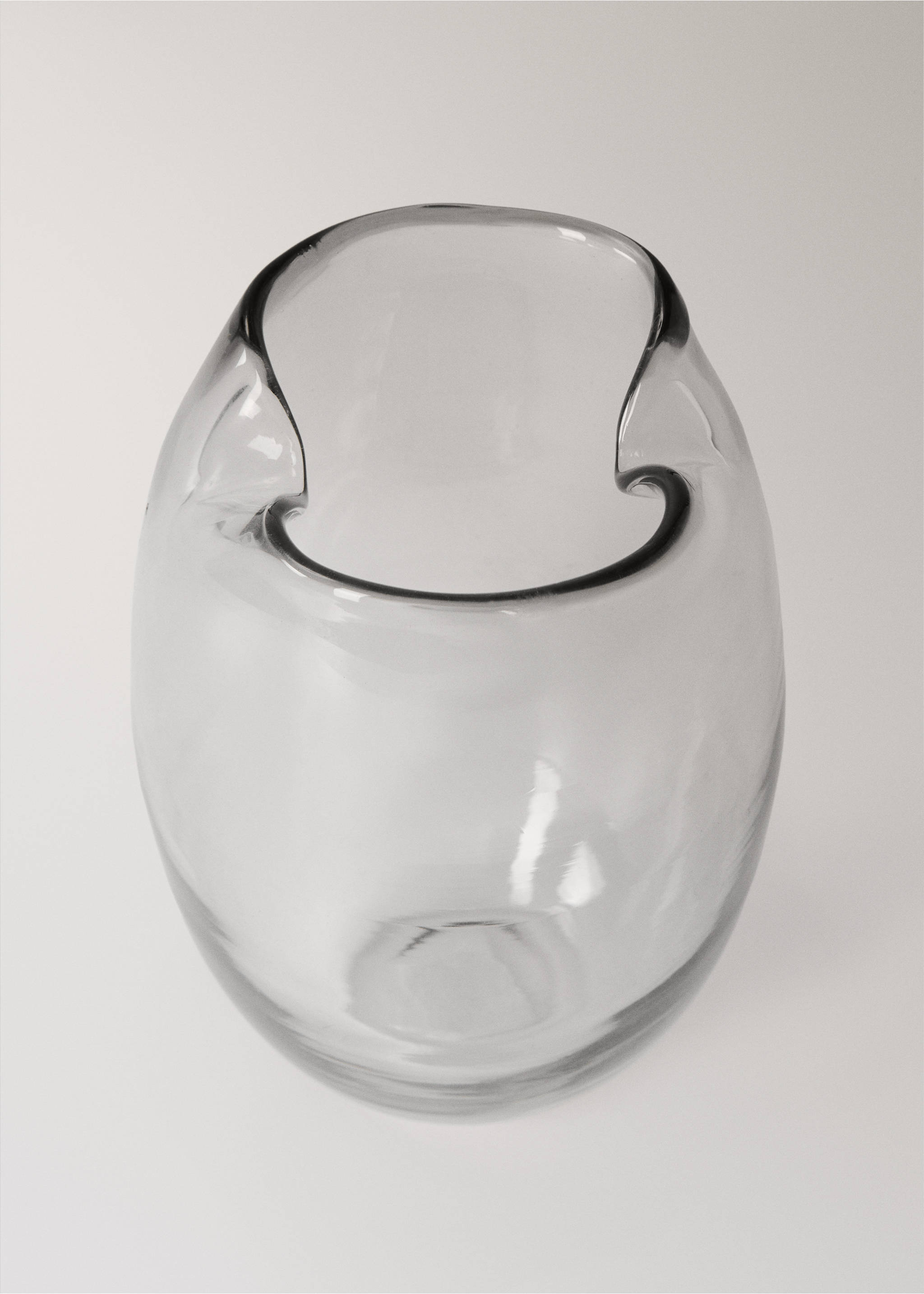 Irregular recycled glass vase - Details of the article 1, Ice Grey. Ref: 17013323-00.