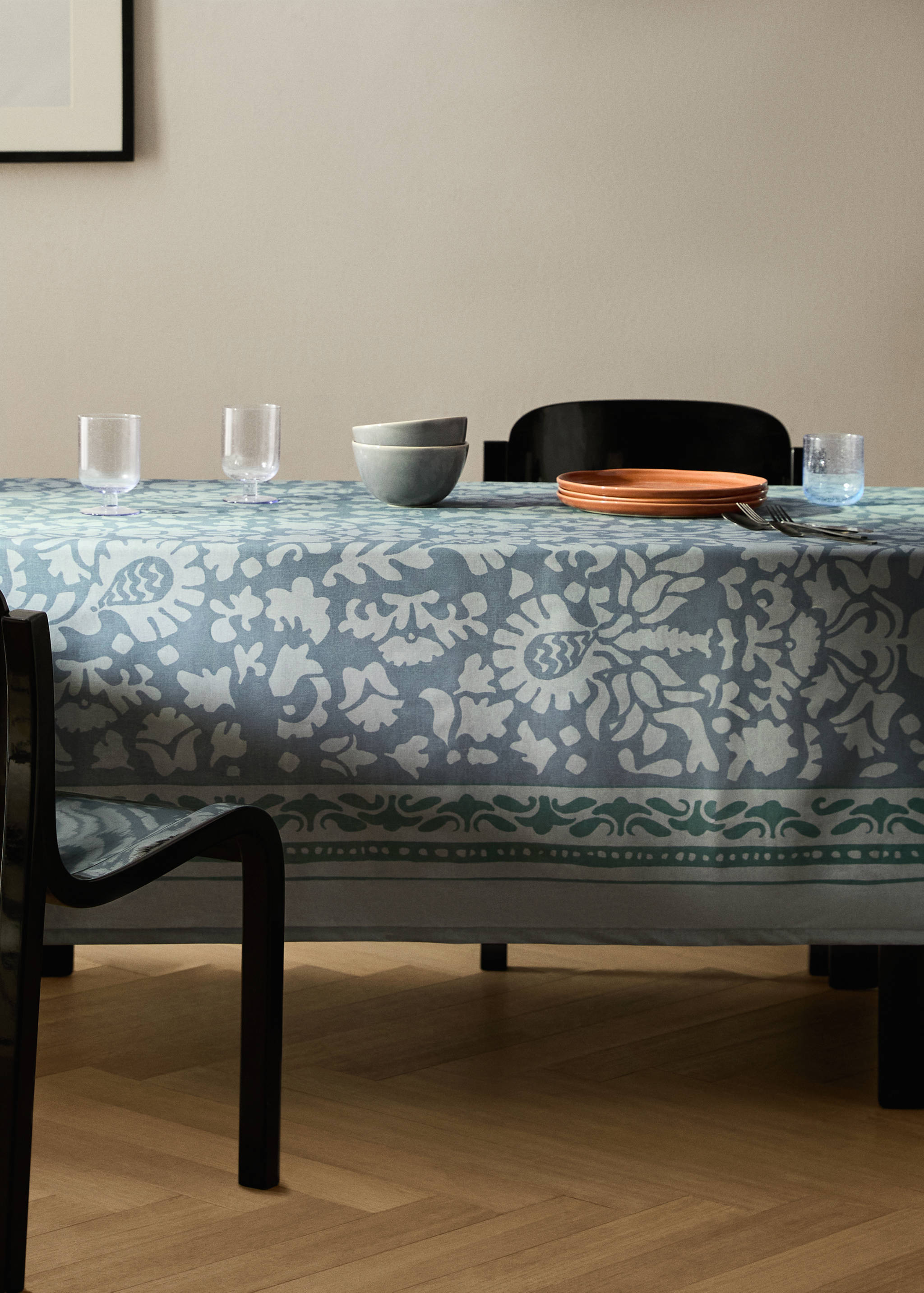 Printed canvas tablecloth for 8 to 10 diners - General plane